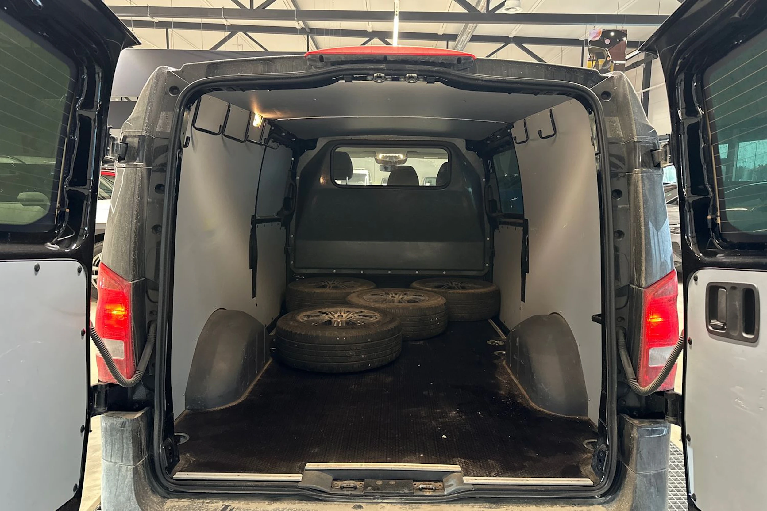 musta Mercedes-Benz Vito 2022 kuva 5.
