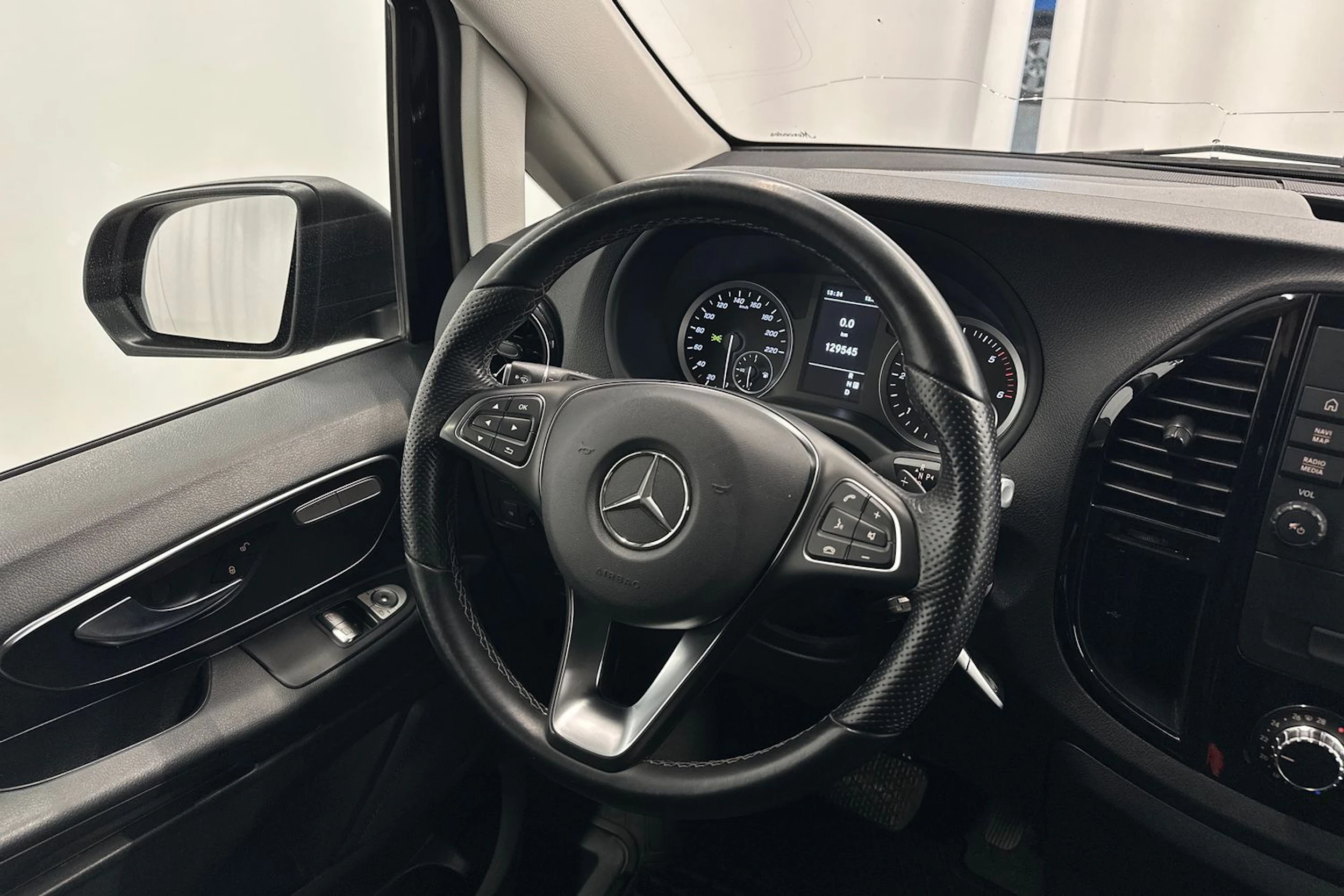 musta Mercedes-Benz Vito 2022 kuva 10.