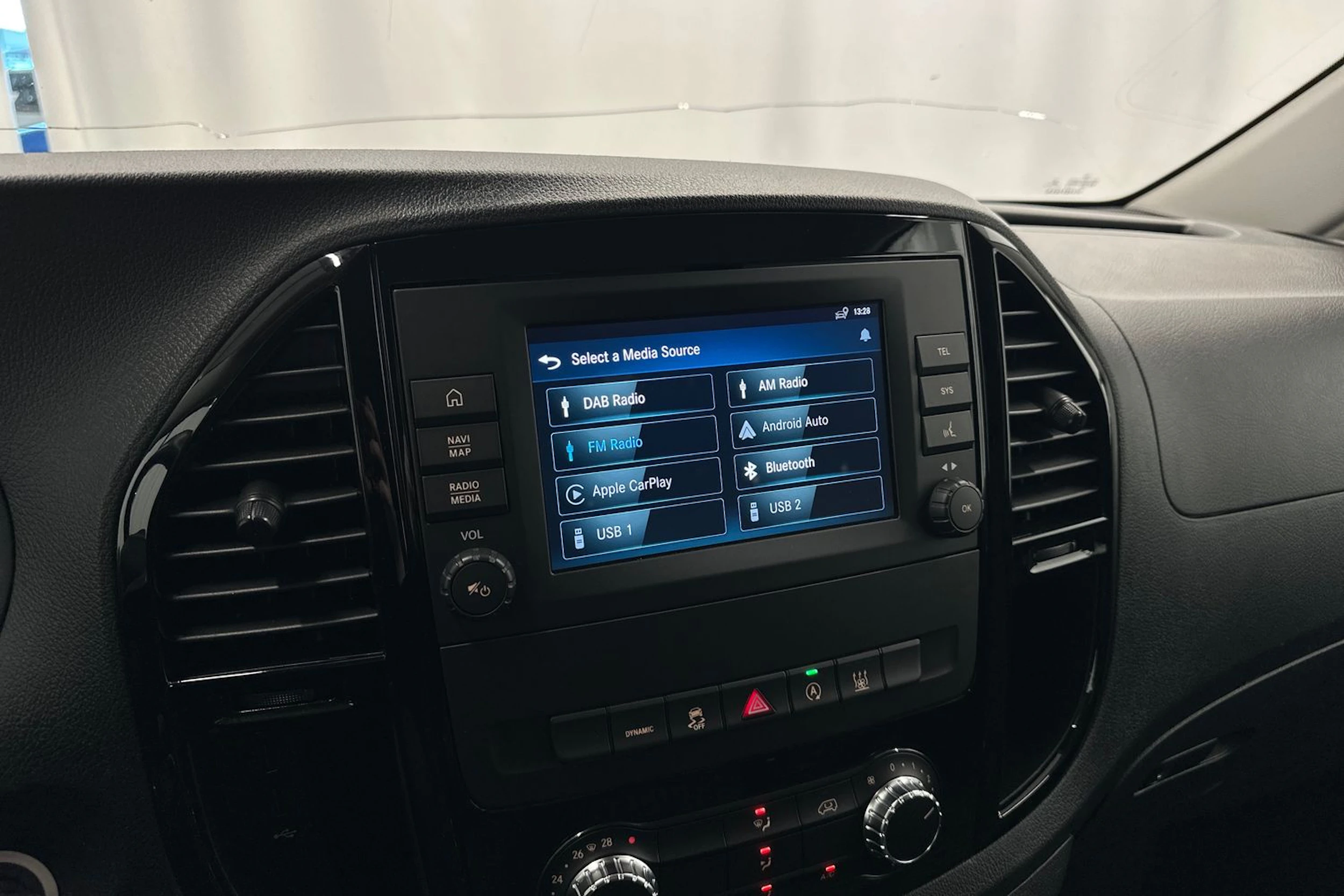 musta Mercedes-Benz Vito 2022 kuva 16.
