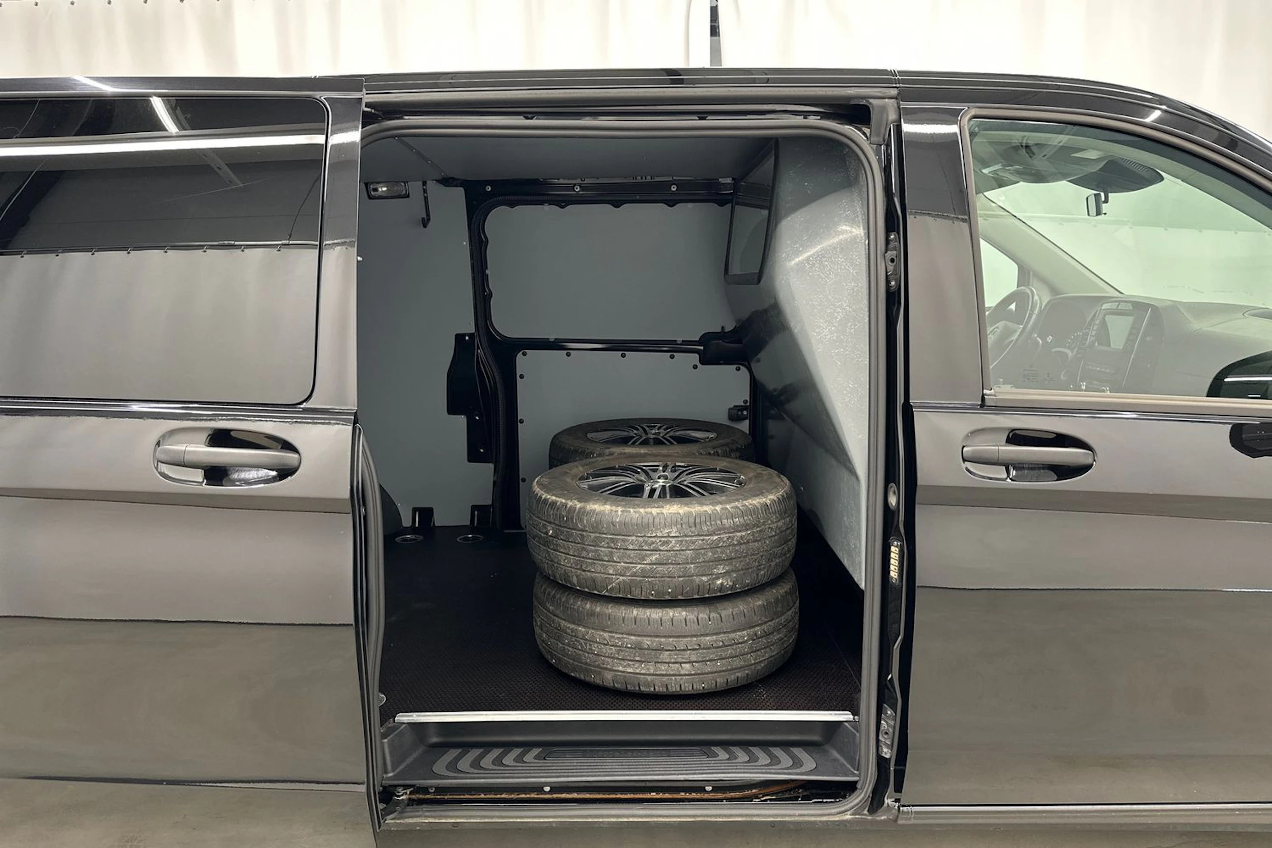 musta Mercedes-Benz Vito 2022 kuva 25.