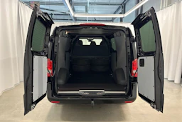 musta Mercedes-Benz Vito 2022 kuva 27.