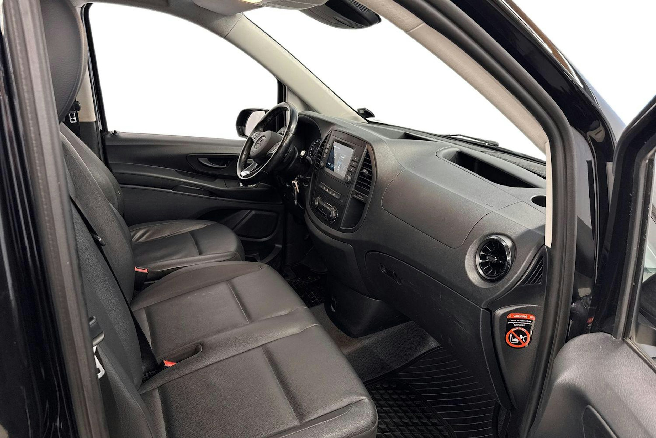 musta Mercedes-Benz Vito 2022 kuva 9.