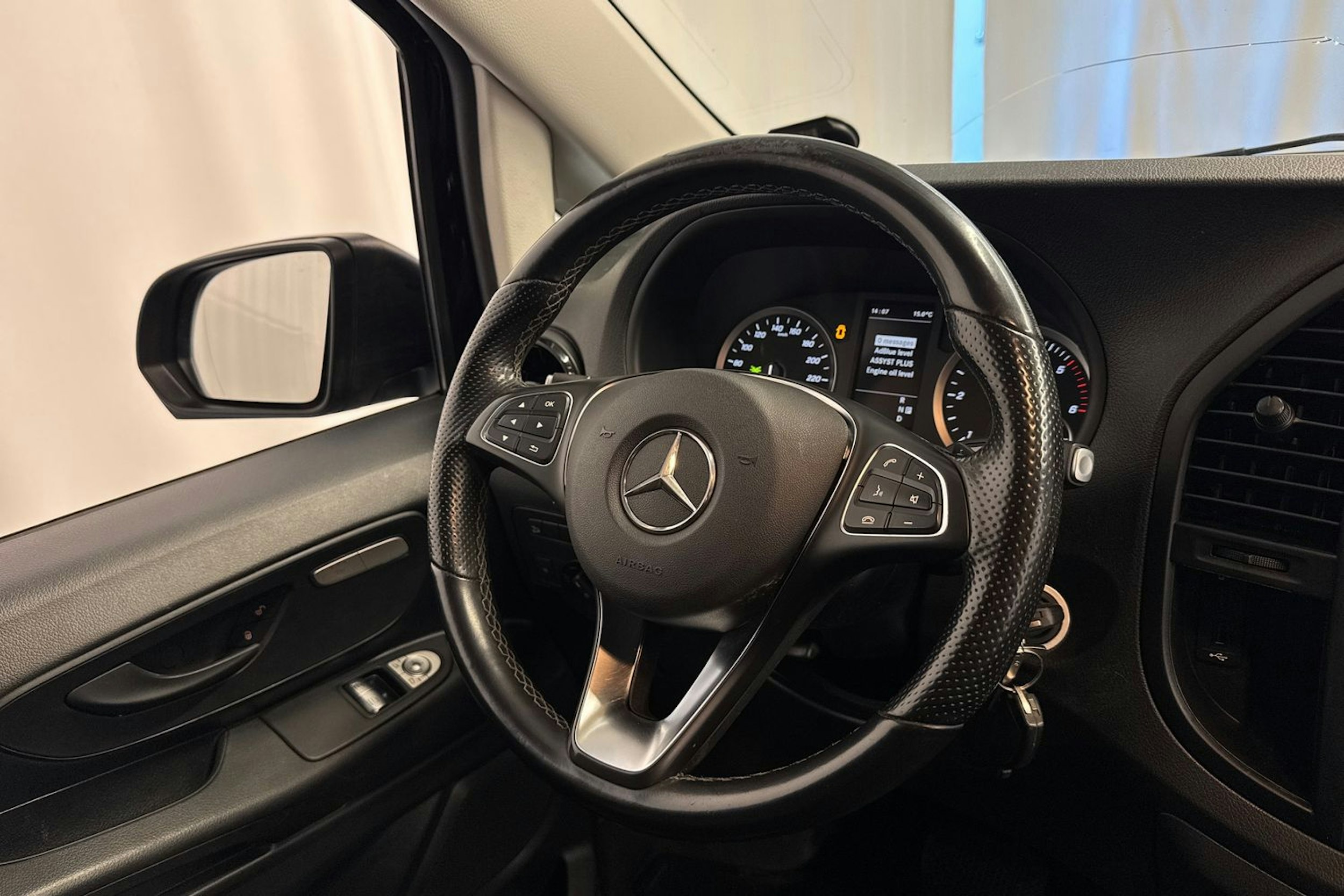 musta Mercedes-Benz Vito 2022 kuva 17.
