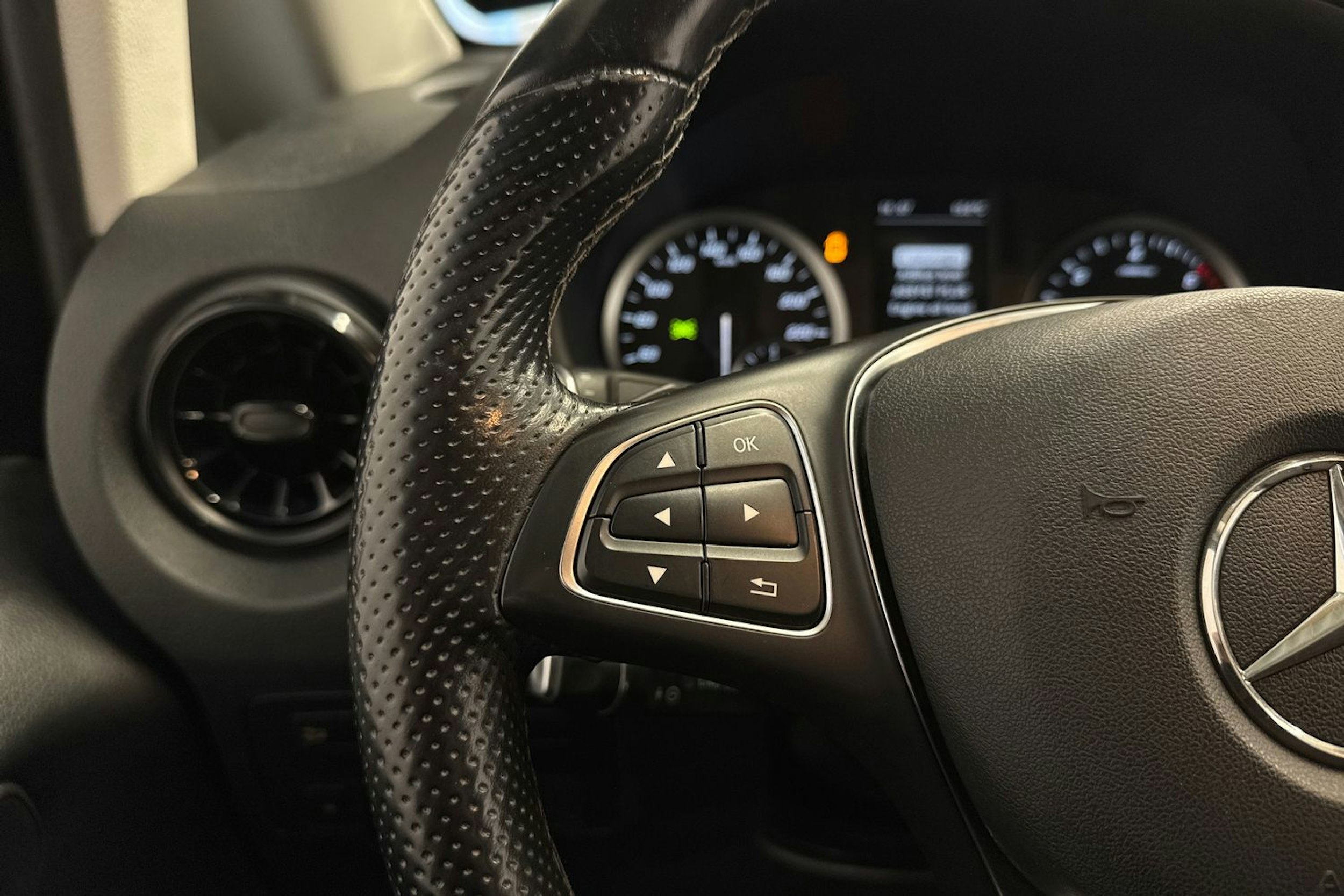 musta Mercedes-Benz Vito 2022 kuva 18.