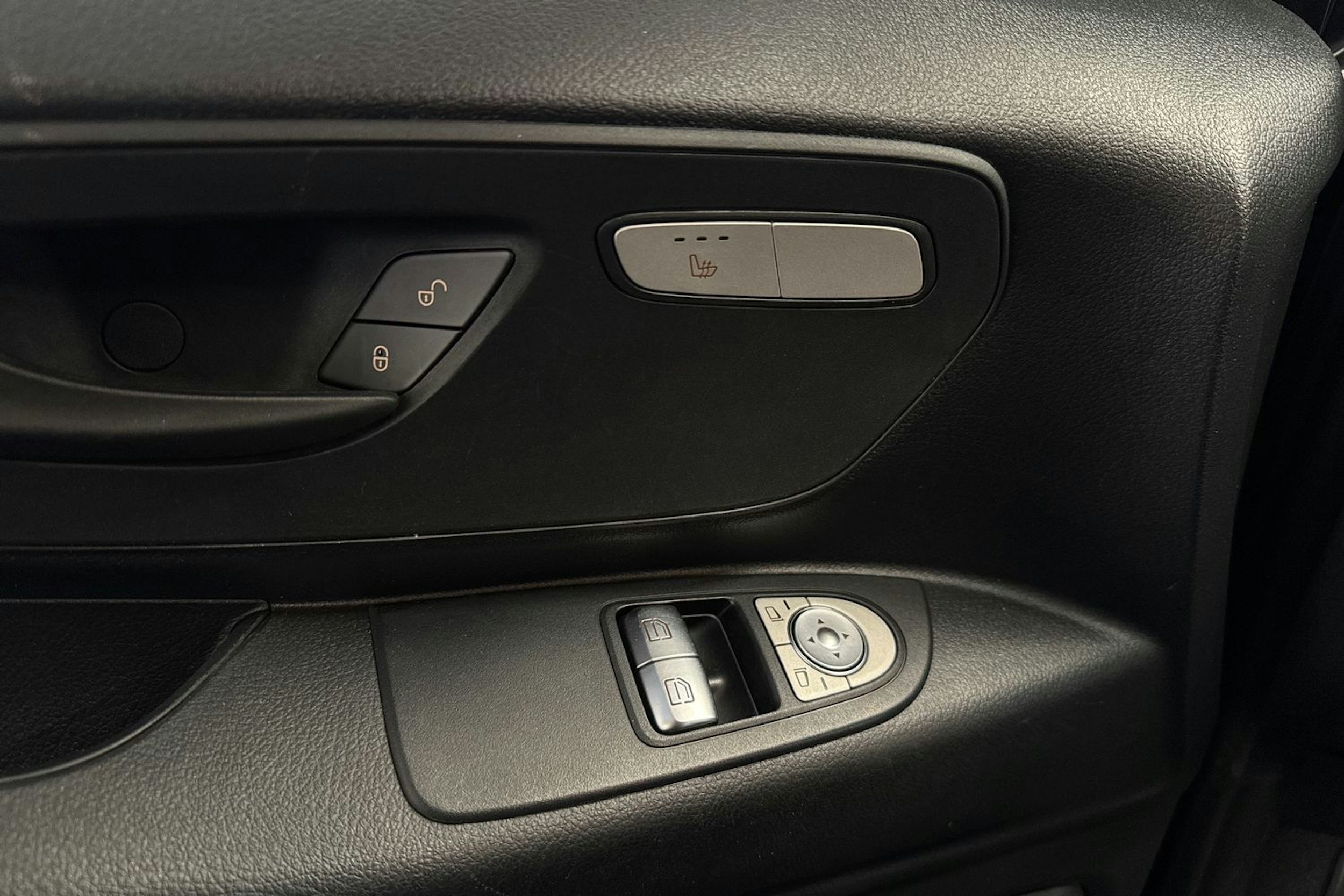 musta Mercedes-Benz Vito 2022 kuva 21.