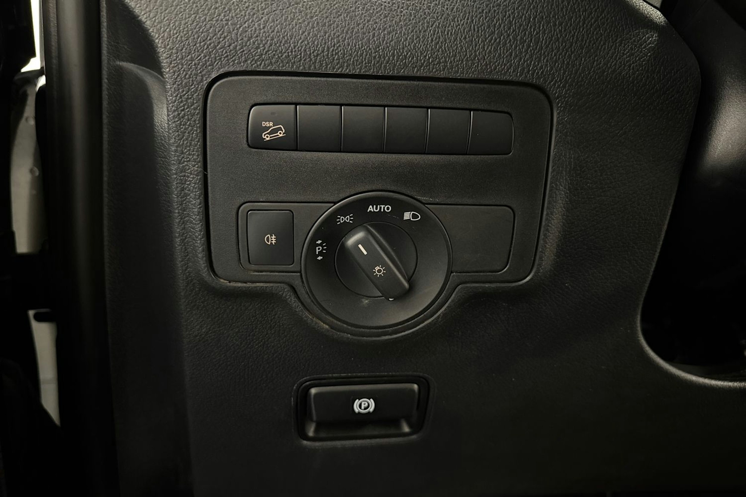 musta Mercedes-Benz Vito 2022 kuva 22.