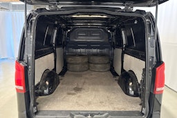 musta Mercedes-Benz Vito 2022 kuva 26.