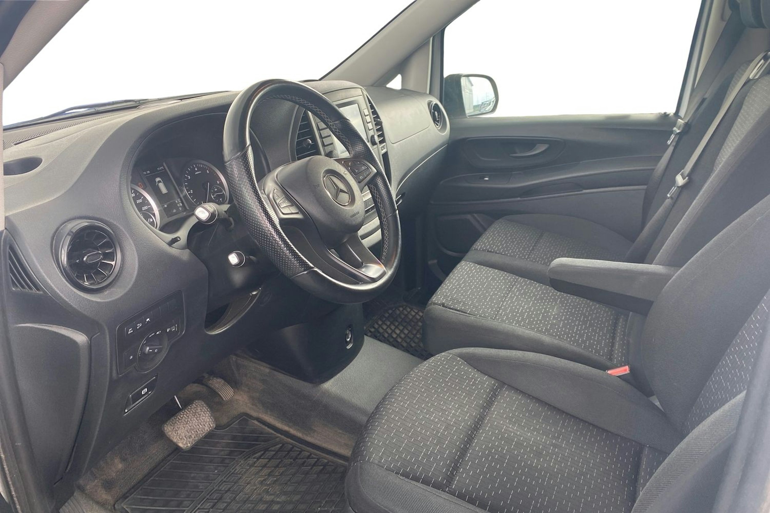 valkoinen Mercedes-Benz Vito 2022 kuva 3.
