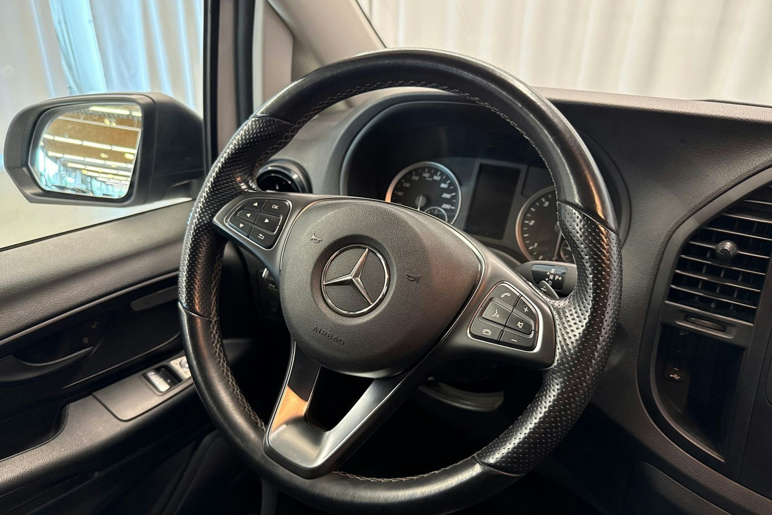 valkoinen Mercedes-Benz Vito 2022 kuva 13.
