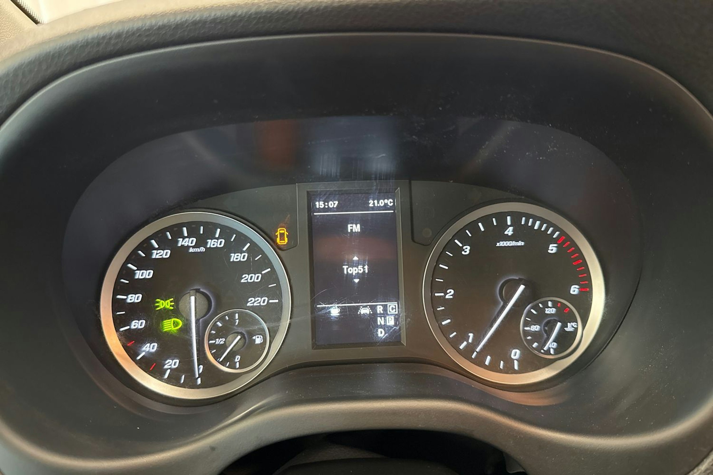 valkoinen Mercedes-Benz Vito 2022 kuva 16.