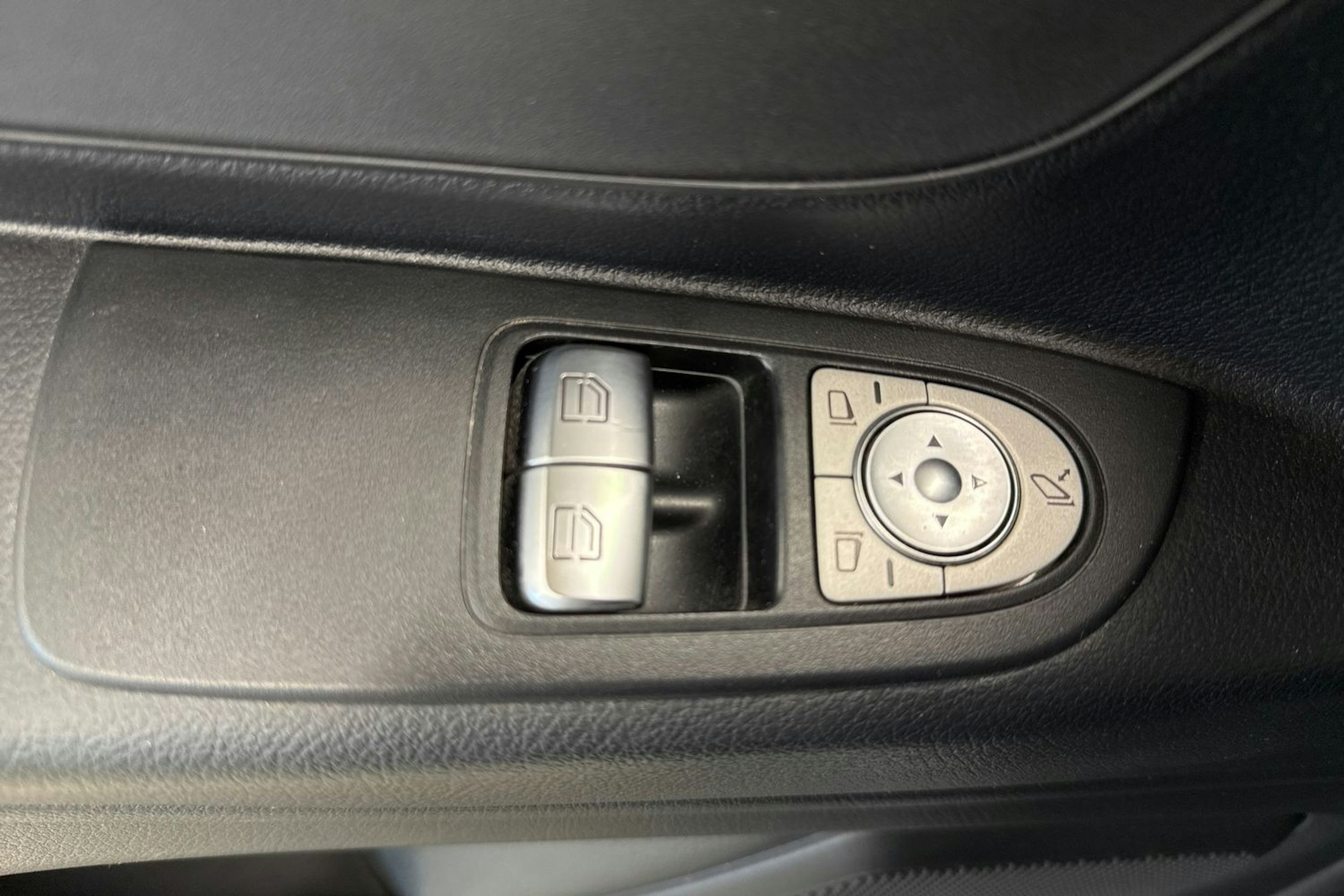 valkoinen Mercedes-Benz Vito 2022 kuva 19.