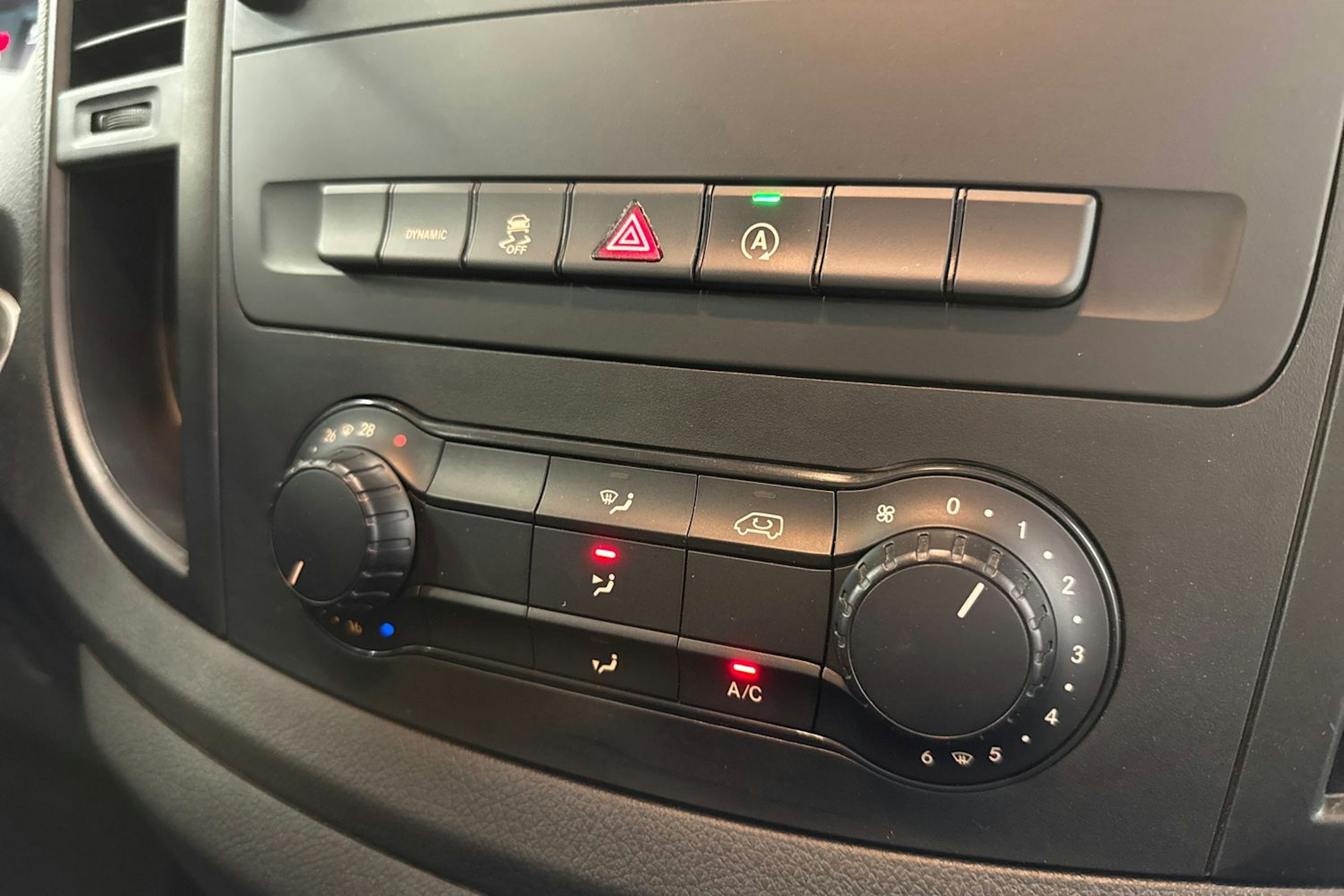 valkoinen Mercedes-Benz Vito 2022 kuva 23.