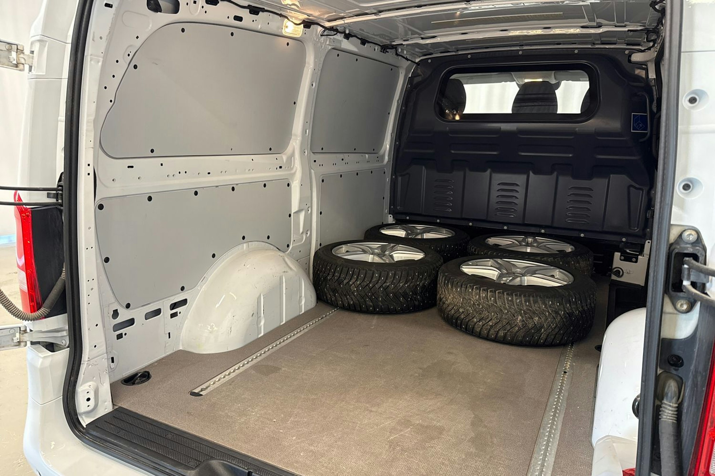 valkoinen Mercedes-Benz Vito 2022 kuva 25.