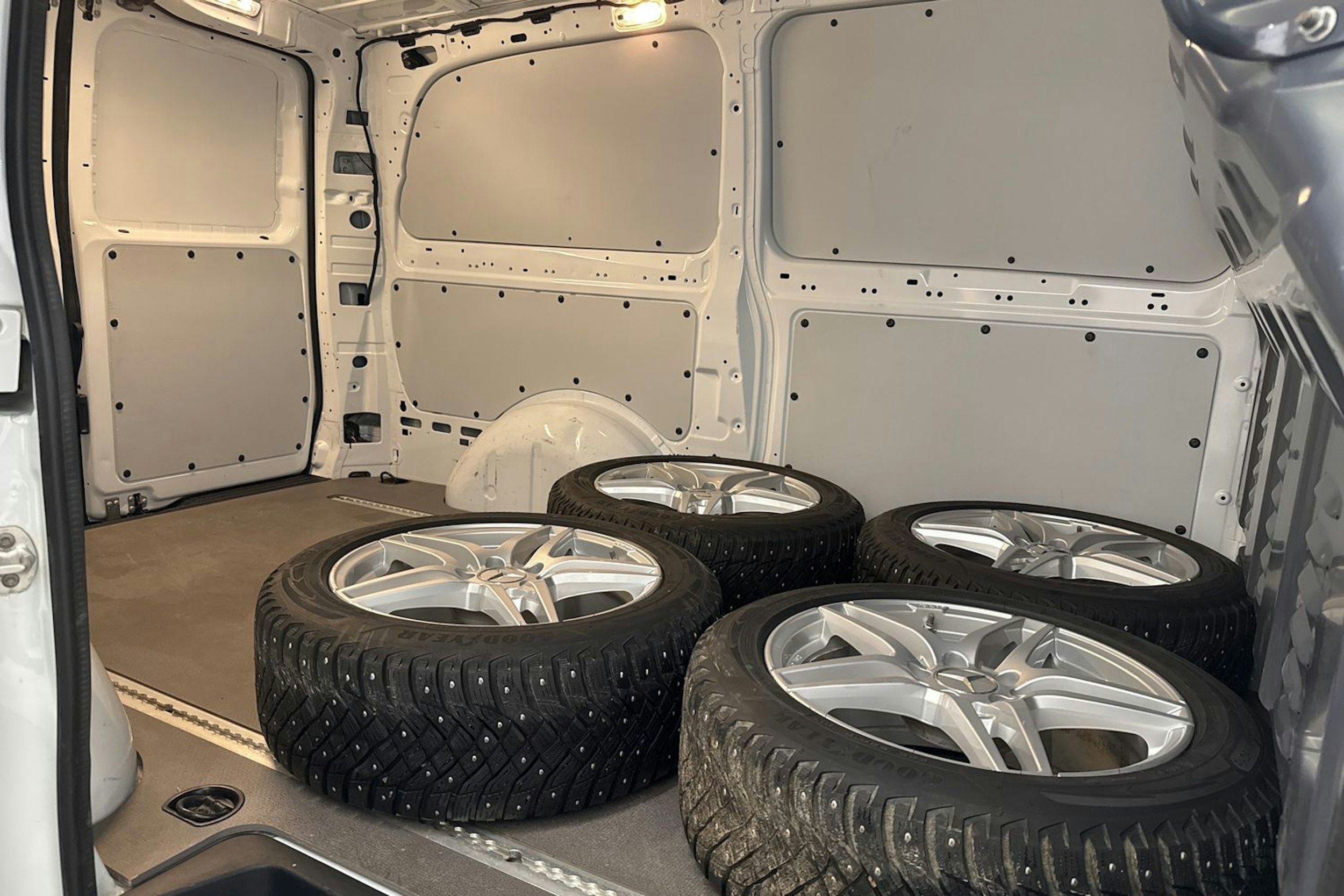 valkoinen Mercedes-Benz Vito 2022 kuva 26.