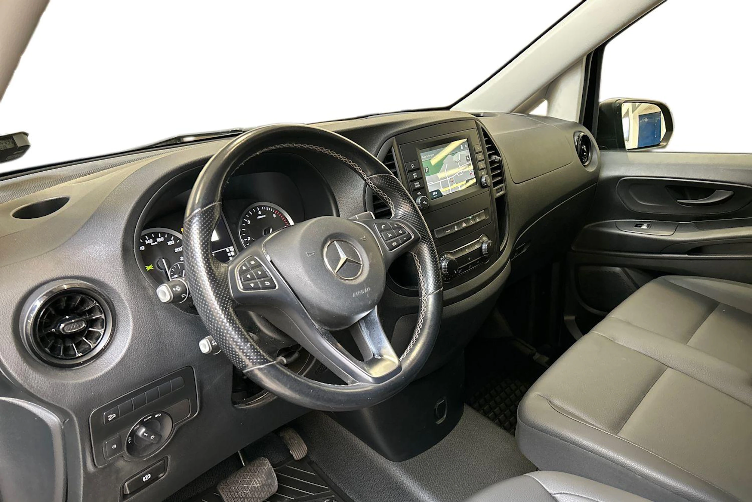 musta Mercedes-Benz Vito 2022 kuva 9.