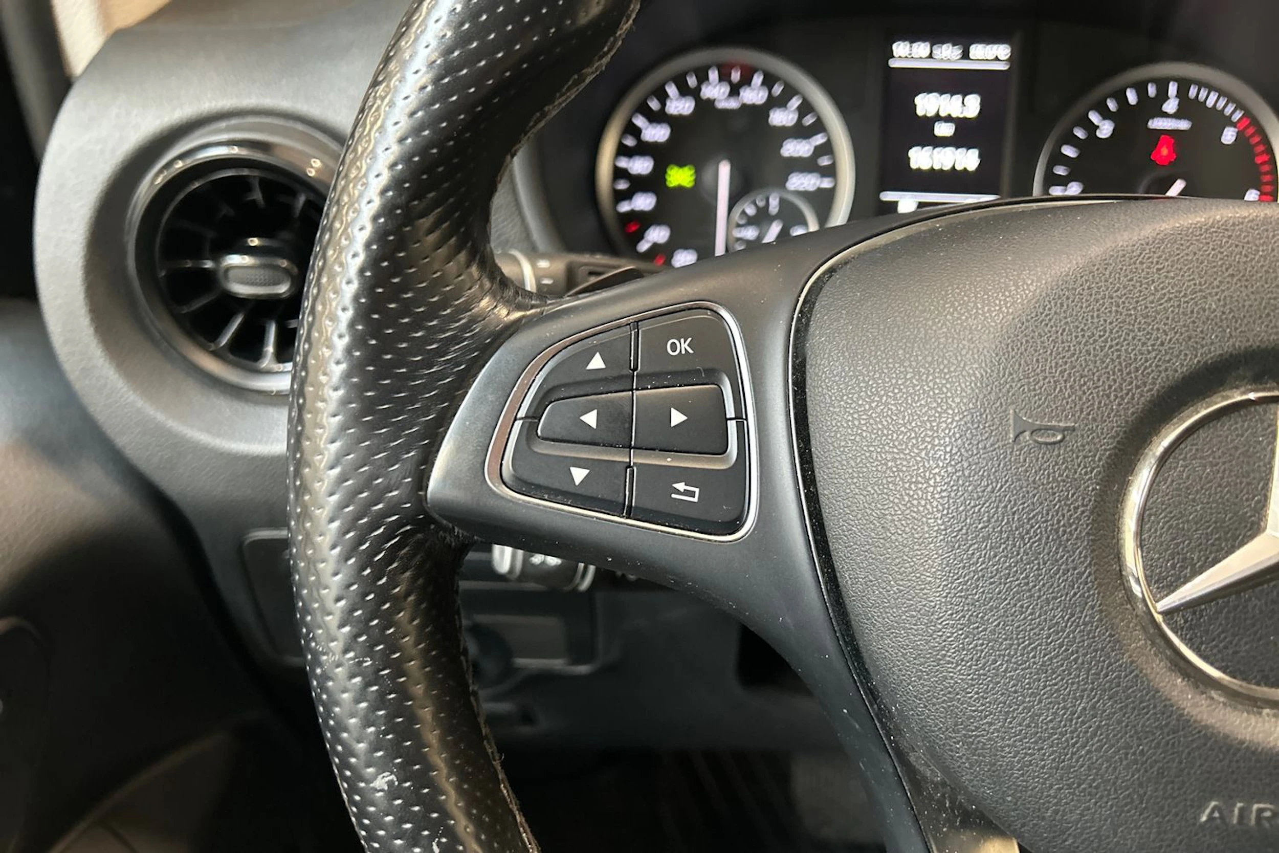 musta Mercedes-Benz Vito 2022 kuva 14.