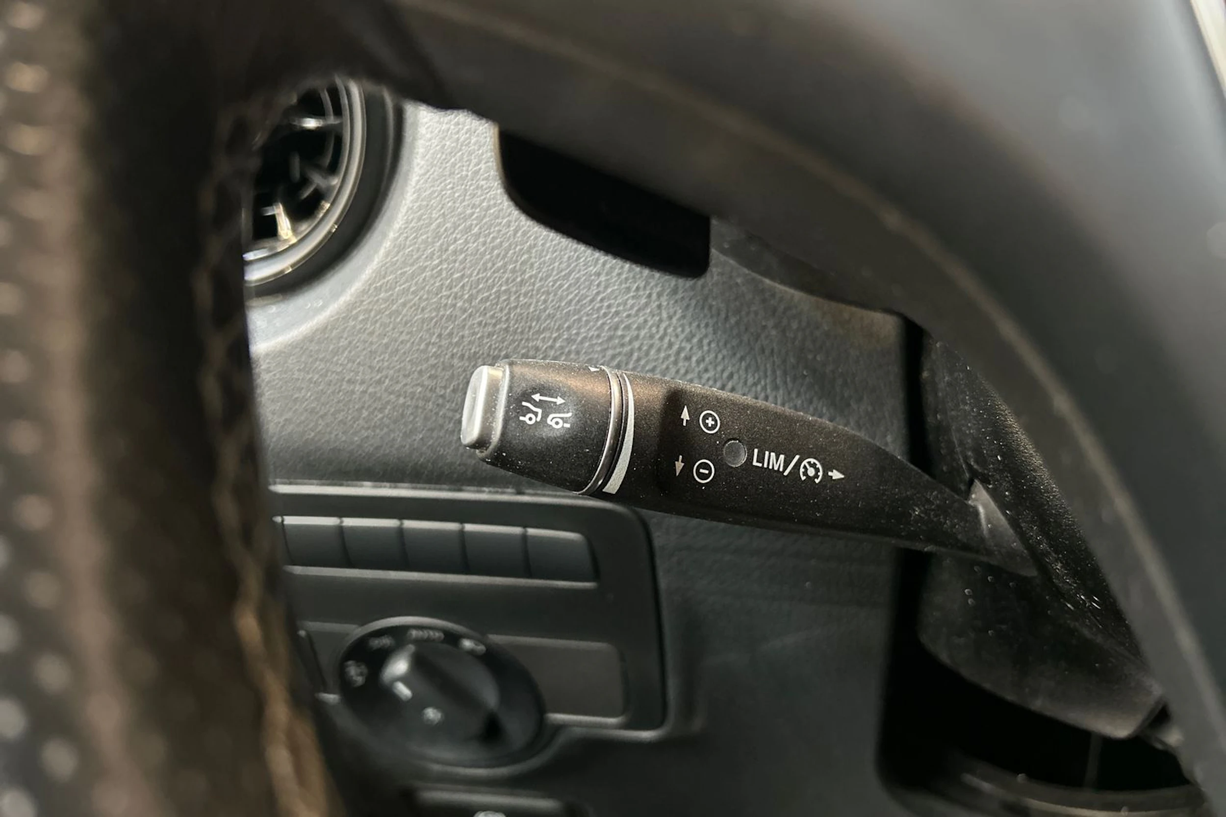 musta Mercedes-Benz Vito 2022 kuva 16.