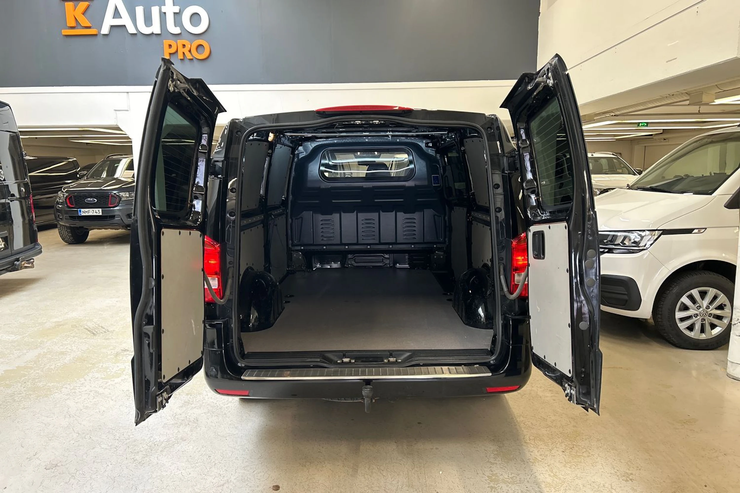 musta Mercedes-Benz Vito 2022 kuva 23.