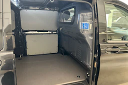 musta Mercedes-Benz Vito 2022 kuva 24.