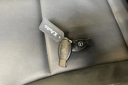 musta Mercedes-Benz Vito 2022 kuva 26.