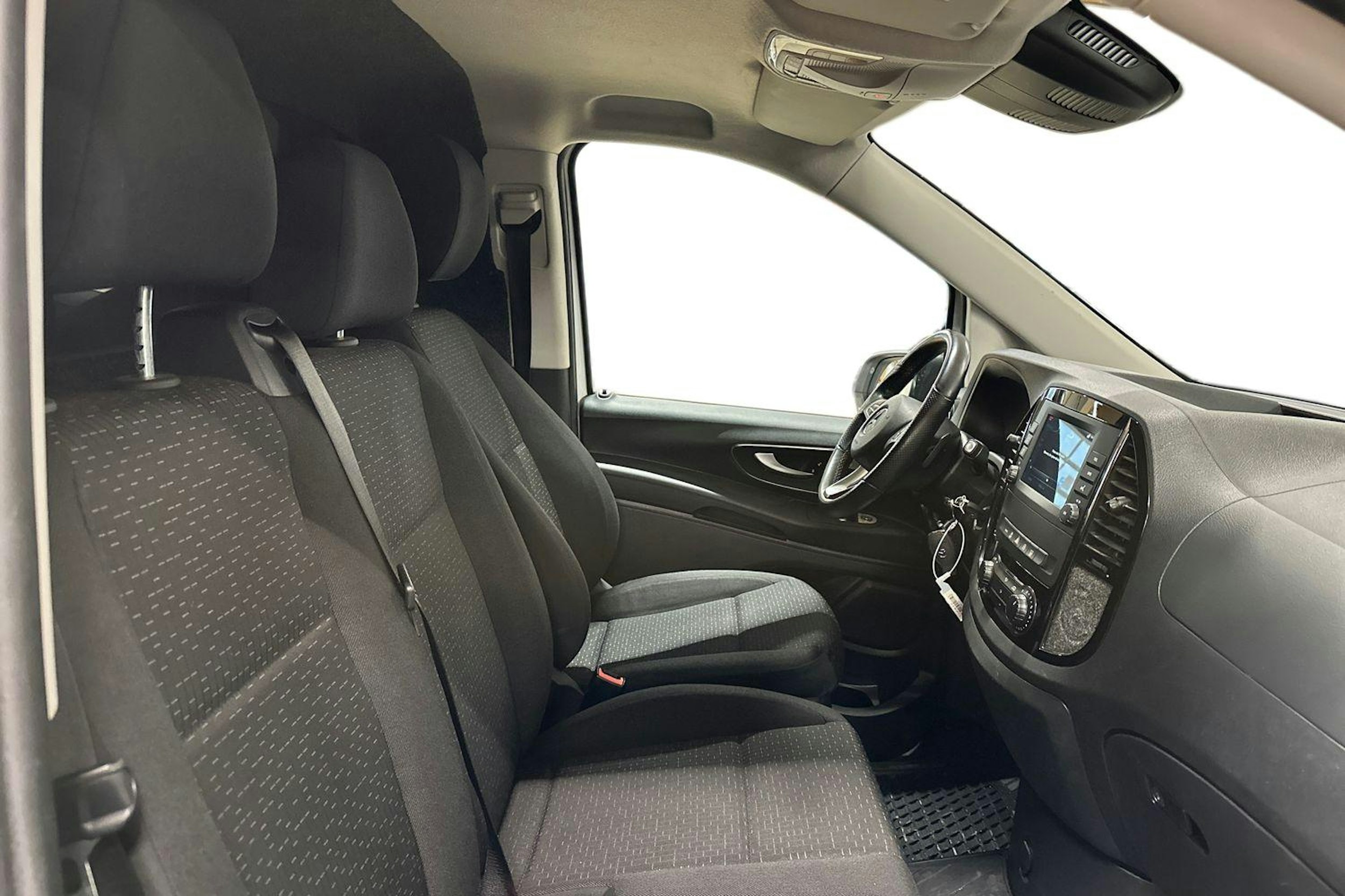 valkoinen Mercedes-Benz Vito 2022 kuva 8.