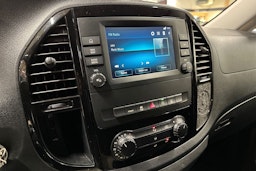 valkoinen Mercedes-Benz Vito 2022 kuva 18.