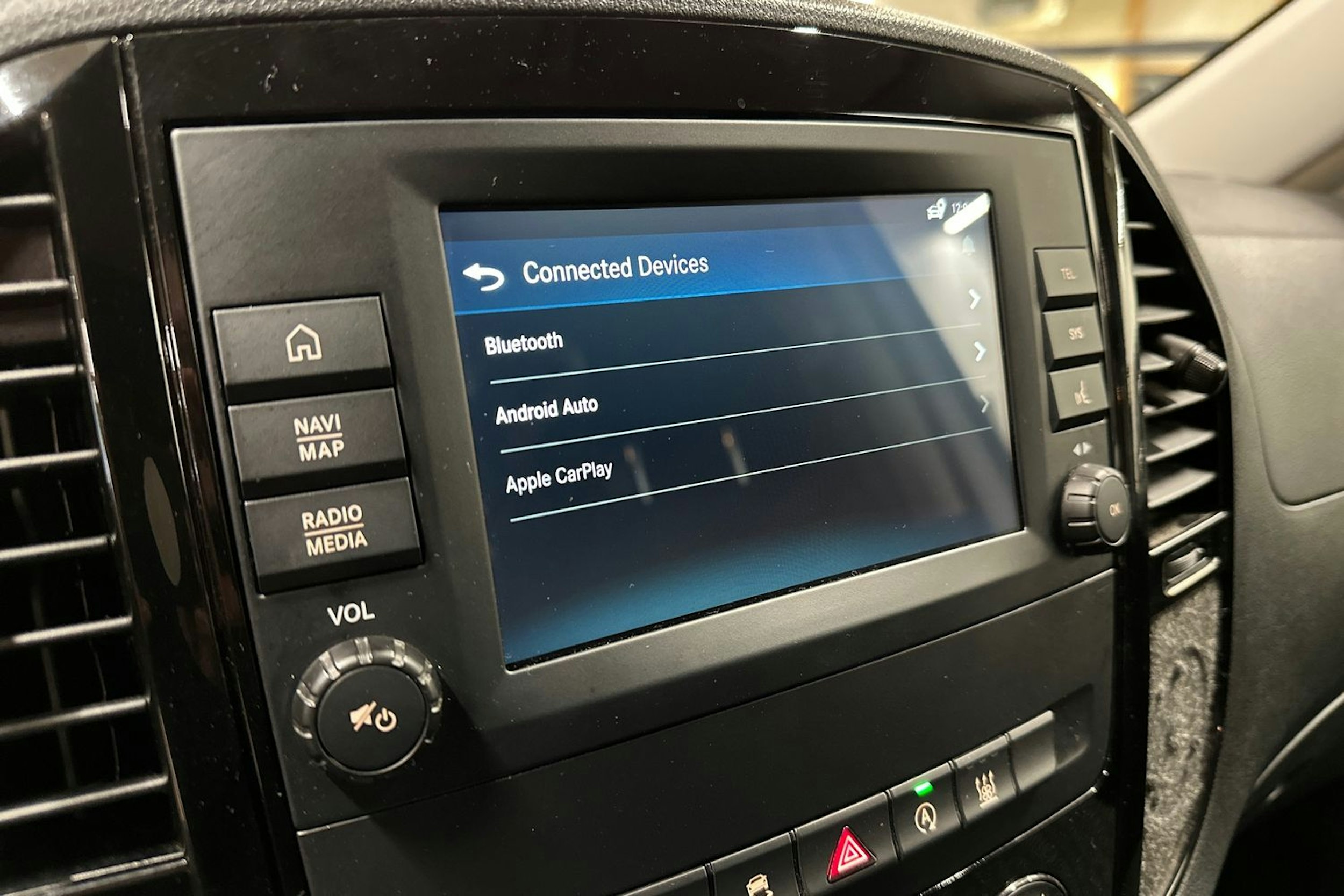 valkoinen Mercedes-Benz Vito 2022 kuva 21.