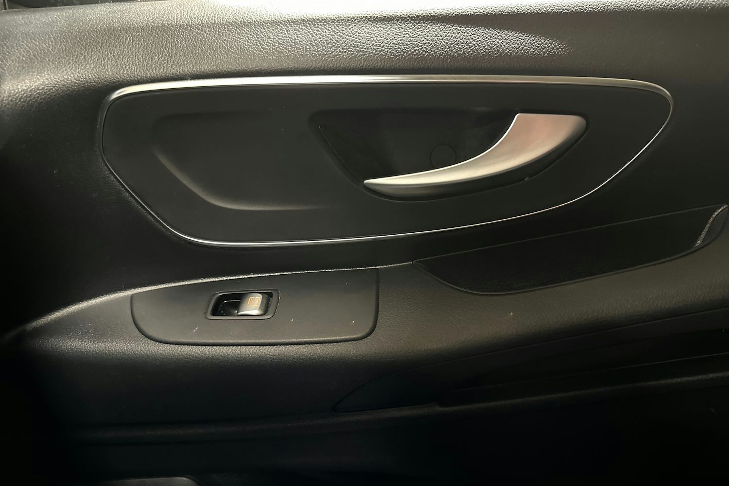 valkoinen Mercedes-Benz Vito 2022 kuva 24.