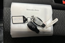 valkoinen Mercedes-Benz Vito 2022 kuva 25.