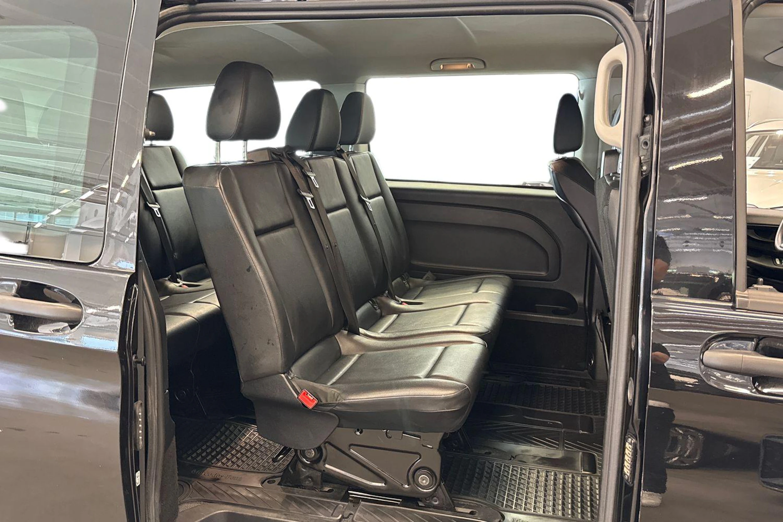 musta Mercedes-Benz Vito 2023 kuva 11.