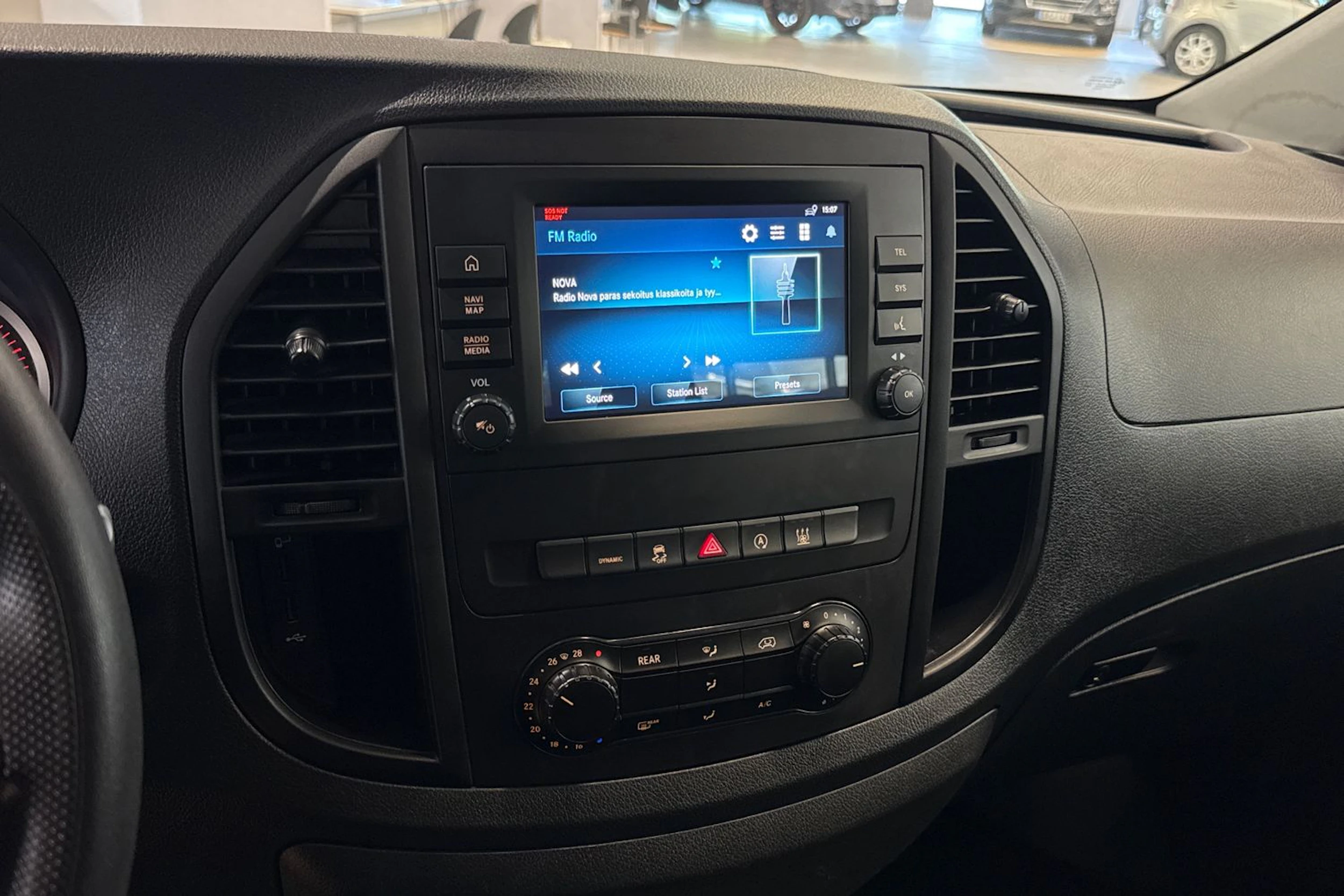 musta Mercedes-Benz Vito 2023 kuva 15.