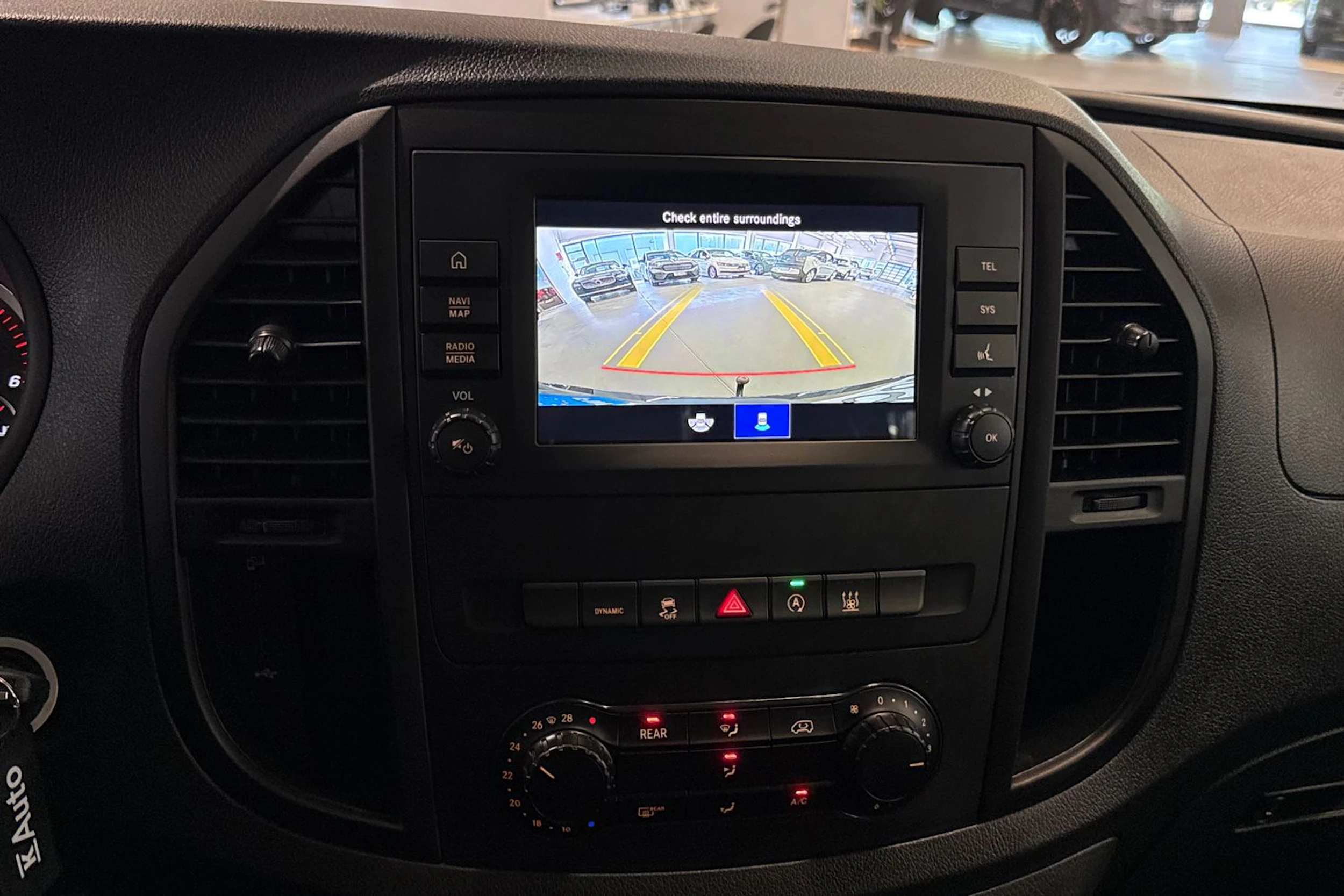 musta Mercedes-Benz Vito 2023 kuva 16.