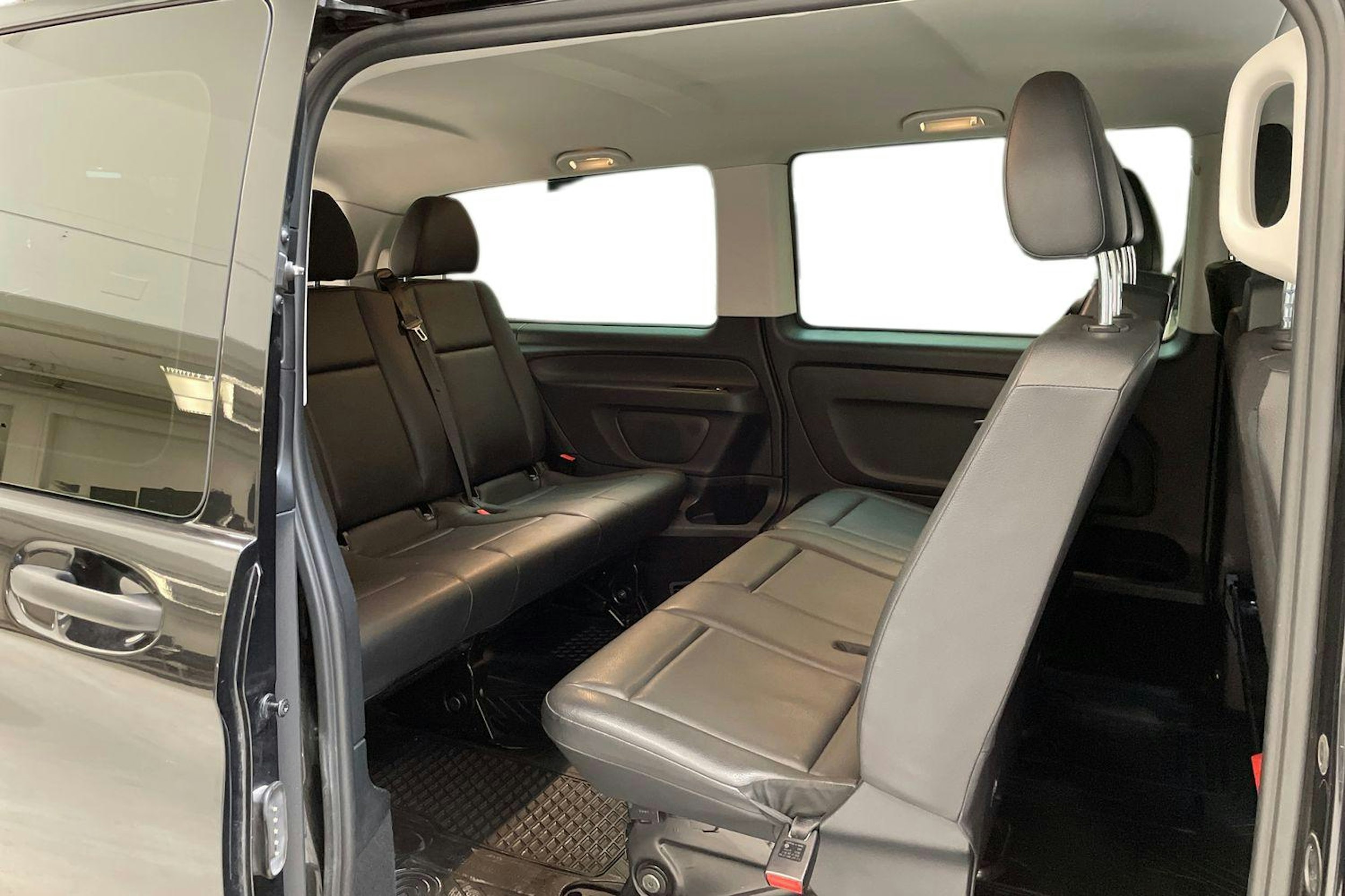 musta Mercedes-Benz Vito 2023 kuva 10.