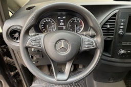 musta Mercedes-Benz Vito 2023 kuva 17.