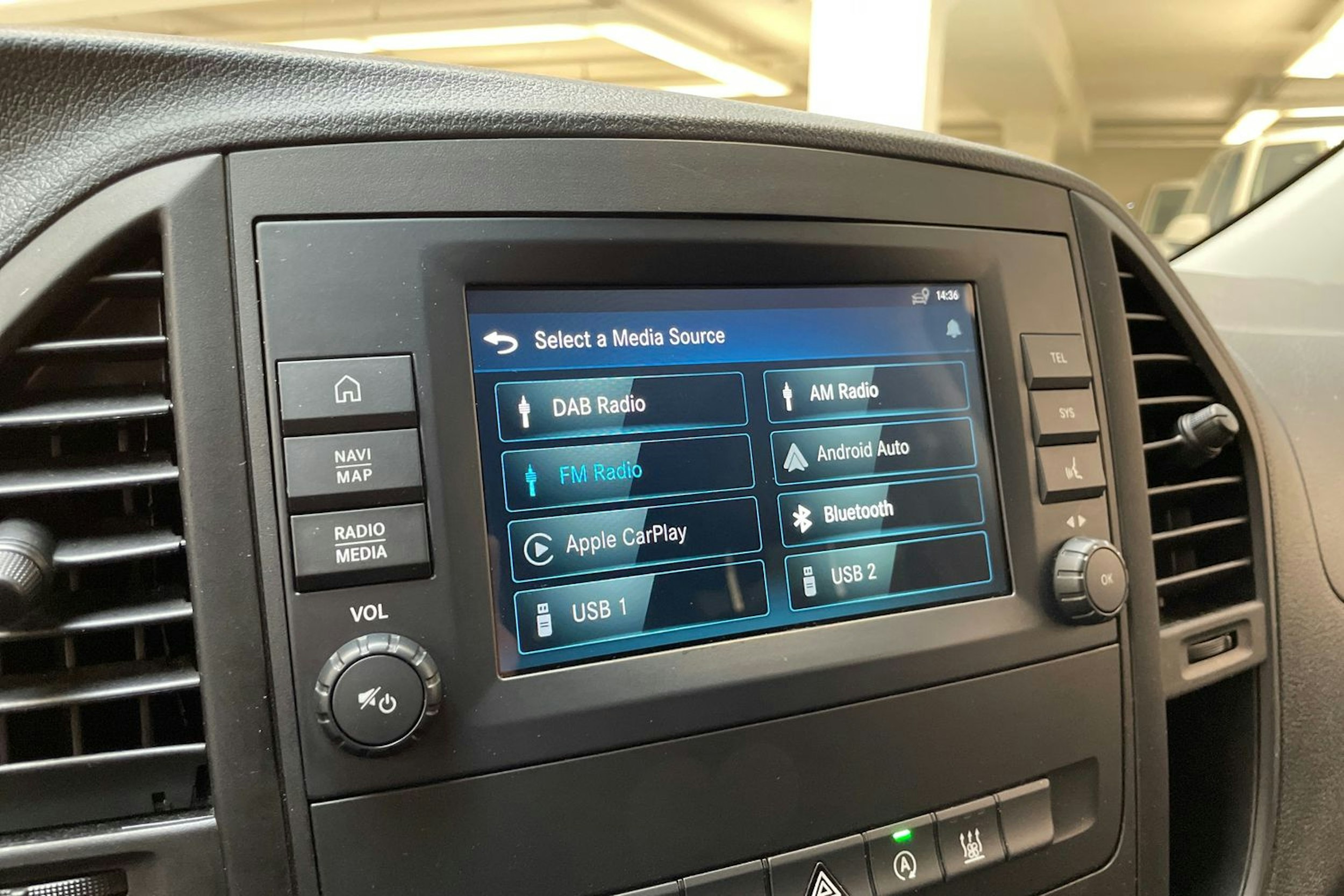 musta Mercedes-Benz Vito 2023 kuva 20.