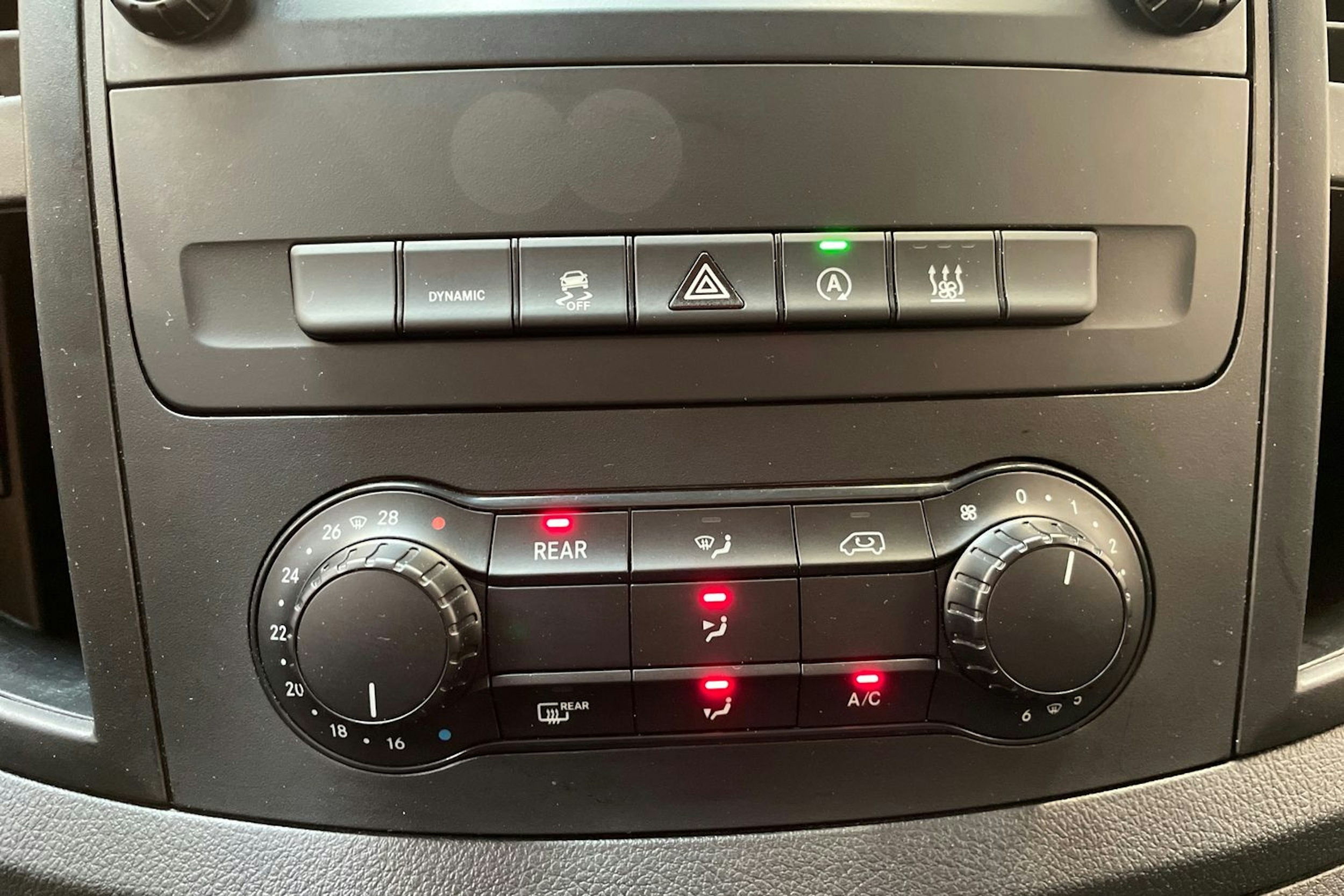 musta Mercedes-Benz Vito 2023 kuva 22.