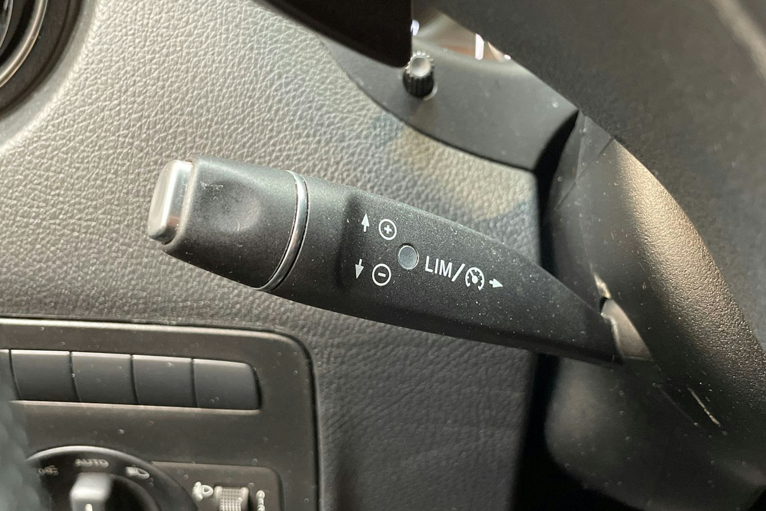 musta Mercedes-Benz Vito 2023 kuva 24.