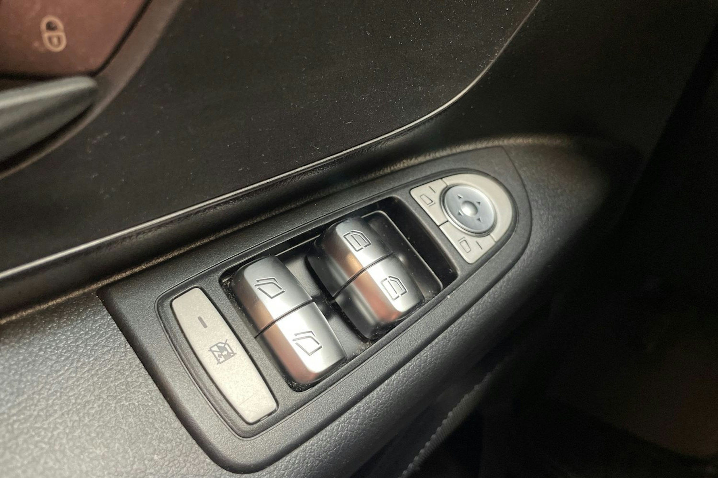 musta Mercedes-Benz Vito 2023 kuva 26.