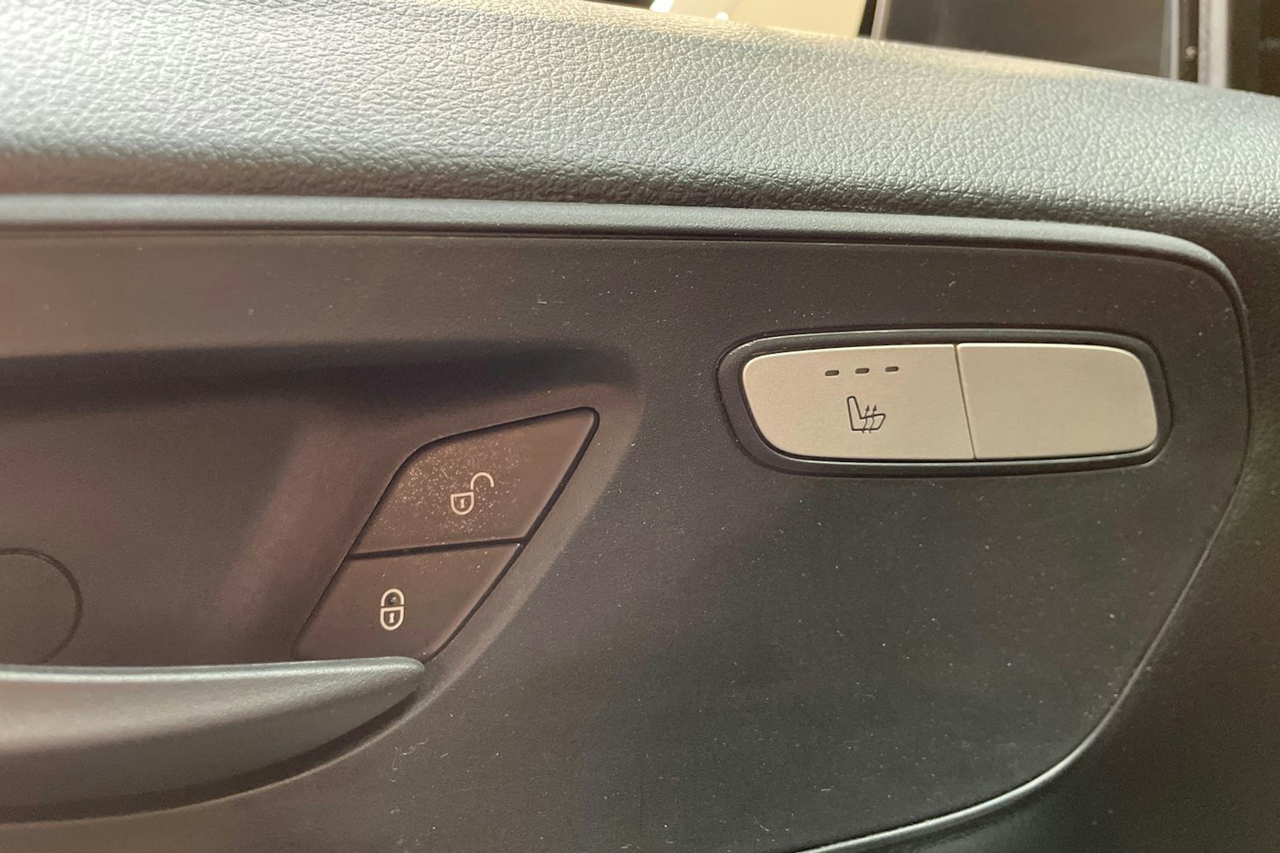 musta Mercedes-Benz Vito 2023 kuva 27.