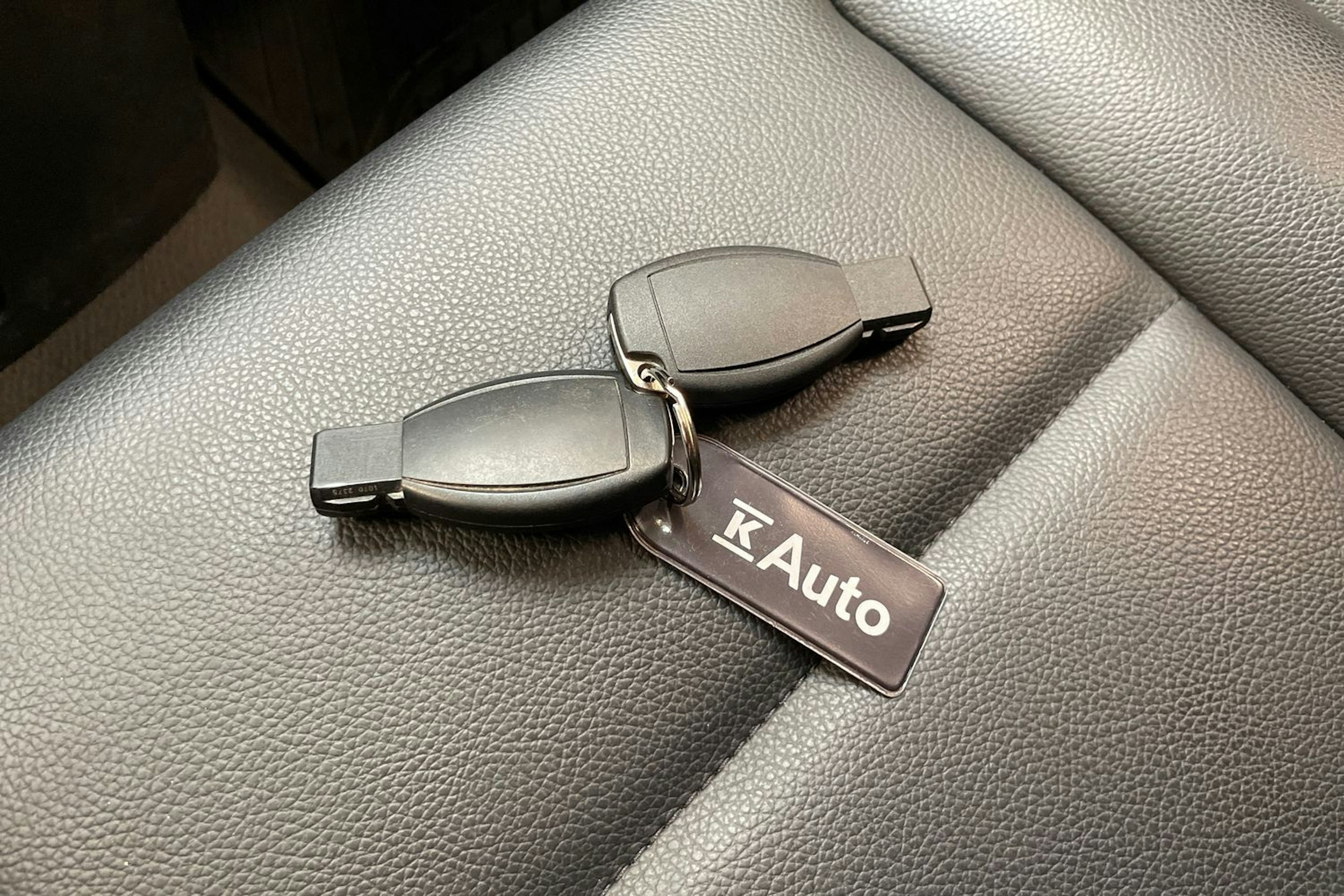 musta Mercedes-Benz Vito 2023 kuva 28.