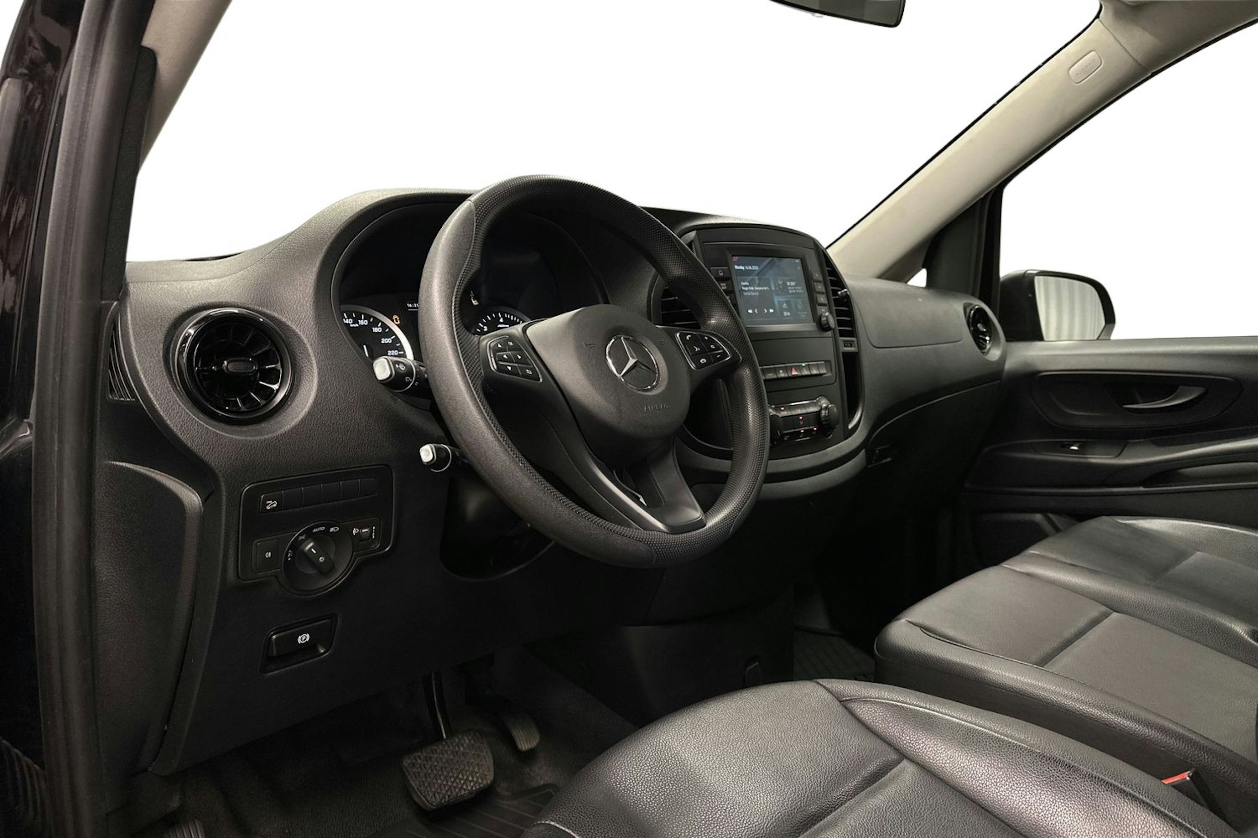 musta Mercedes-Benz Vito 2022 kuva 6.