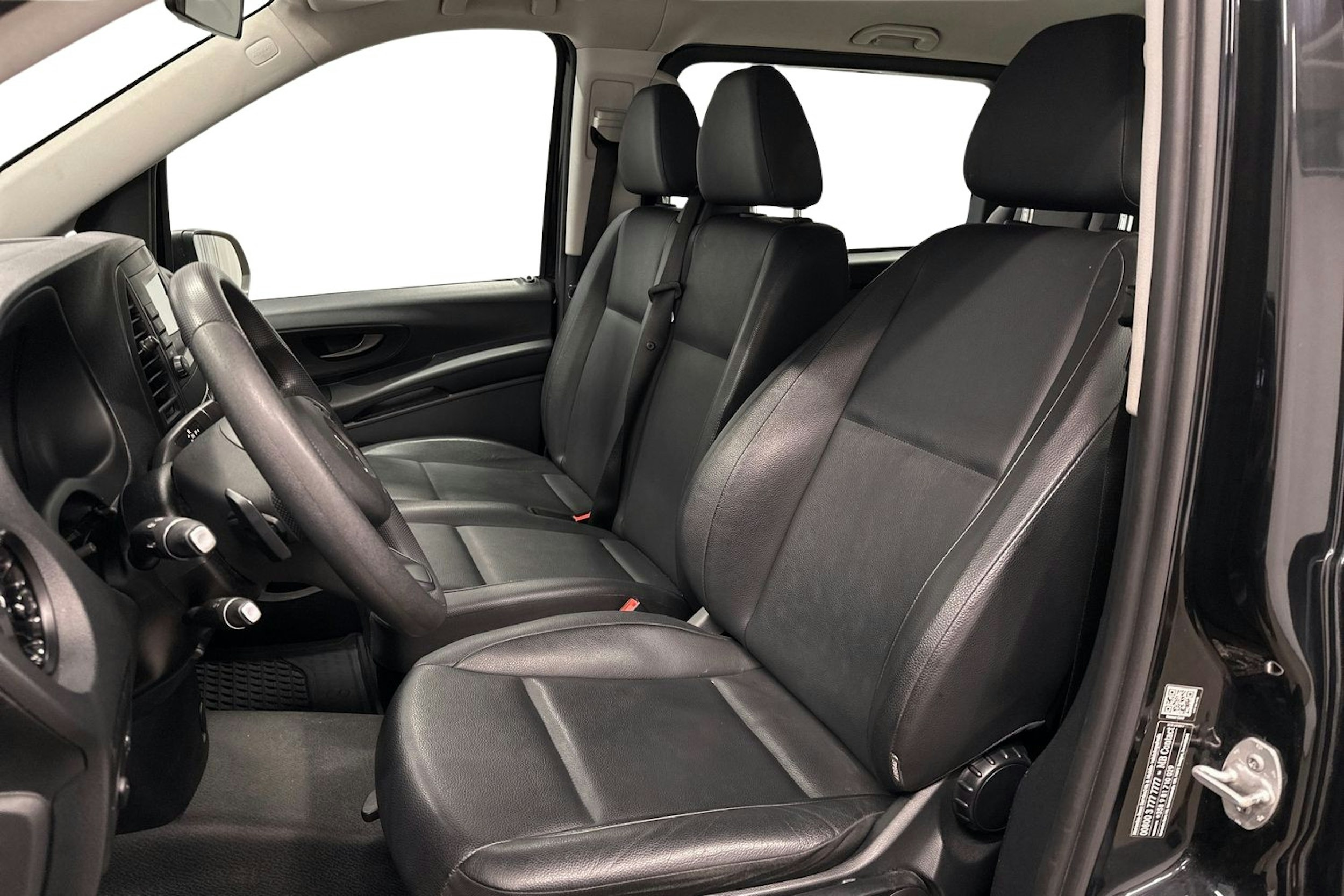 musta Mercedes-Benz Vito 2022 kuva 8.