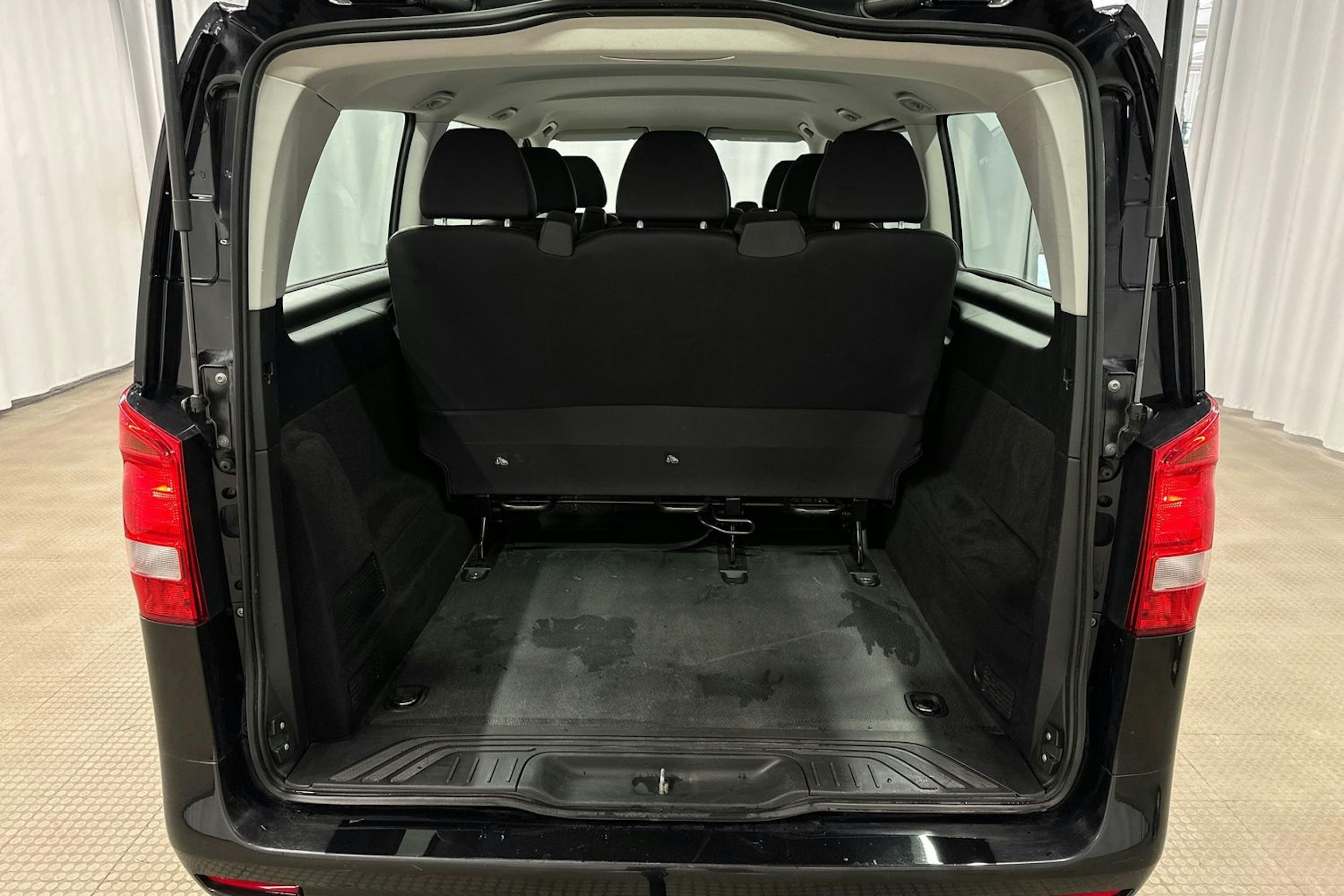 musta Mercedes-Benz Vito 2022 kuva 11.