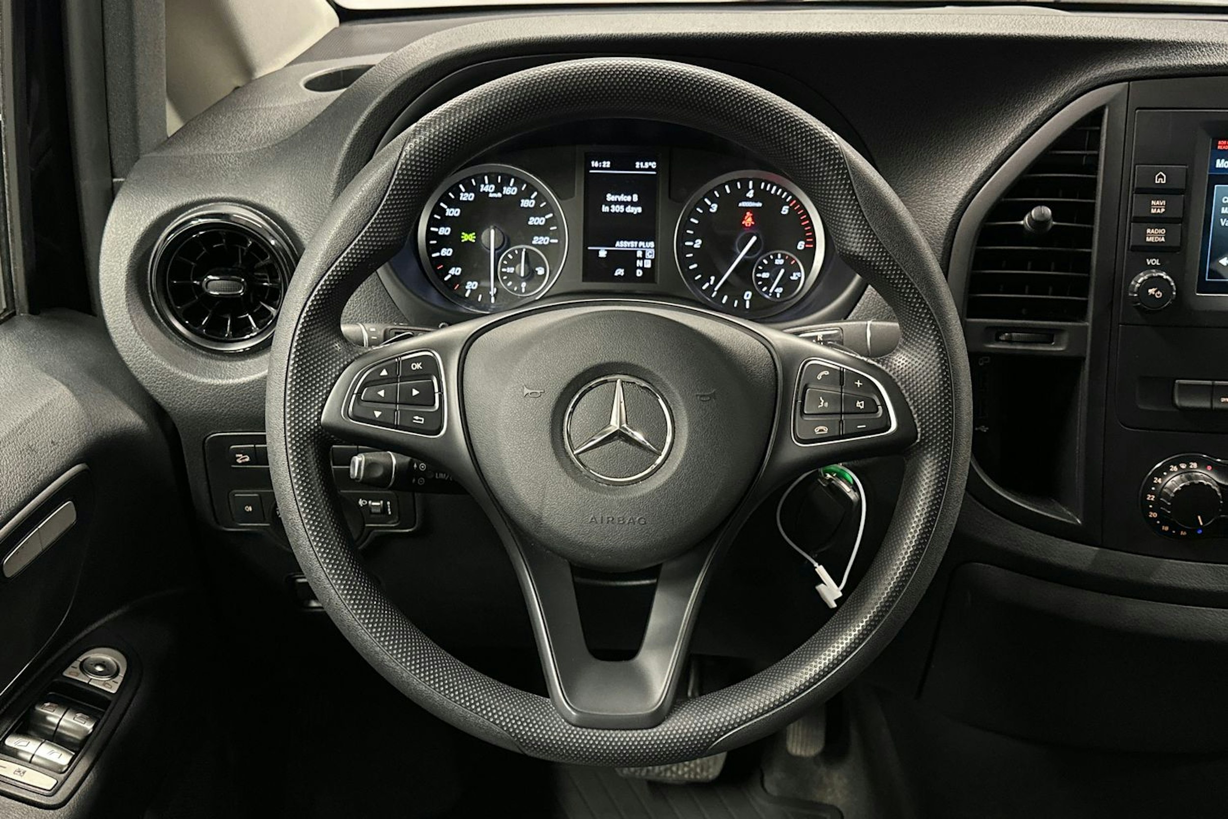 musta Mercedes-Benz Vito 2022 kuva 12.