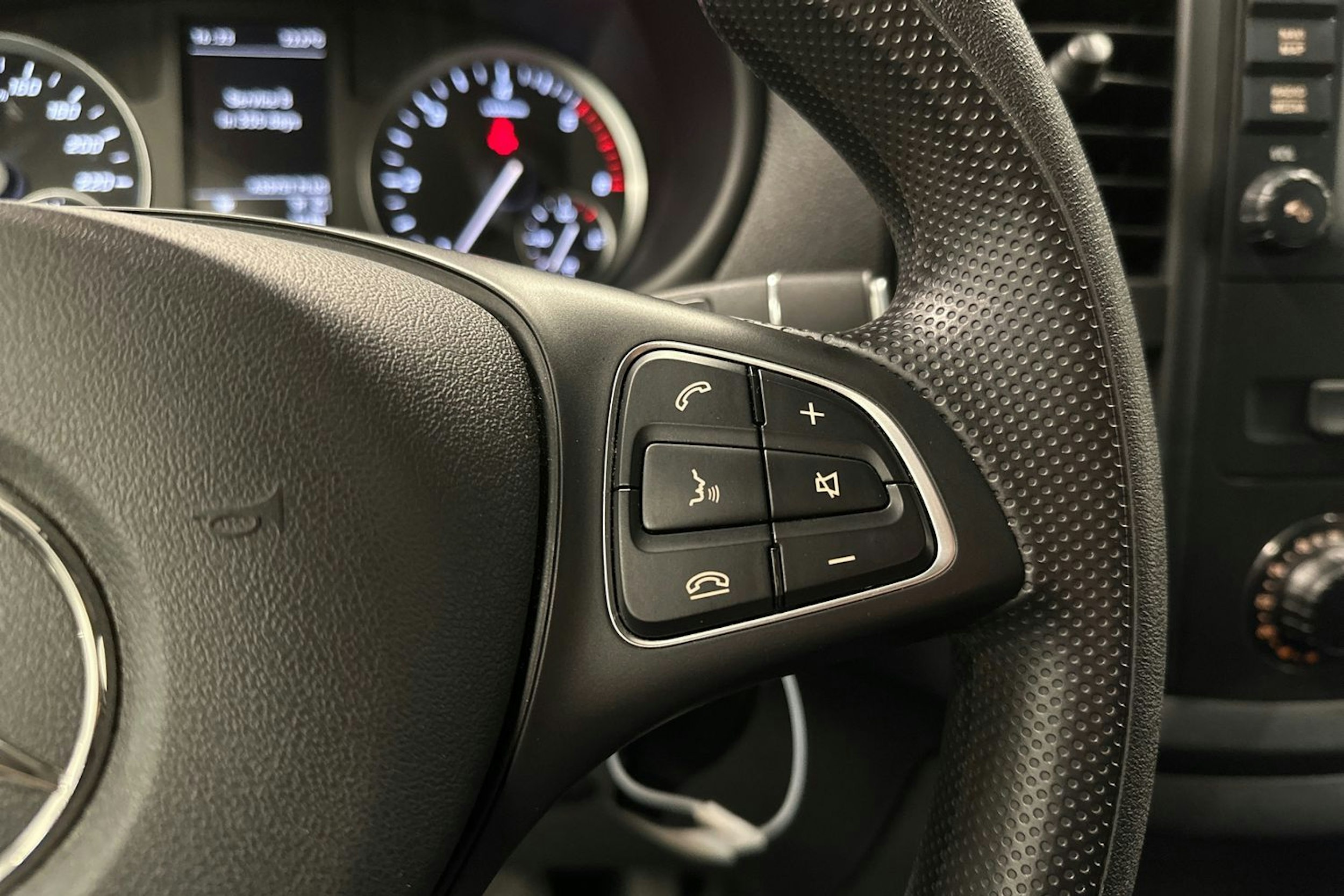 musta Mercedes-Benz Vito 2022 kuva 14.