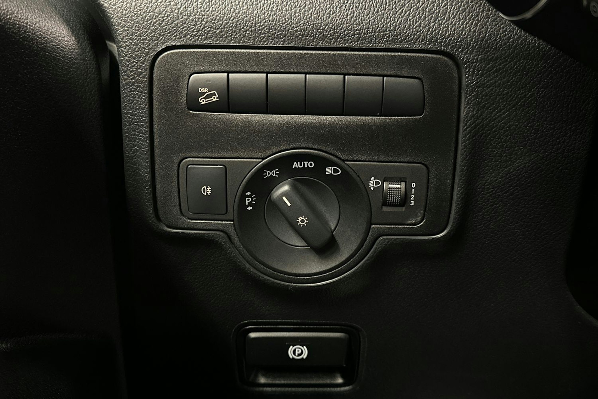 musta Mercedes-Benz Vito 2022 kuva 16.