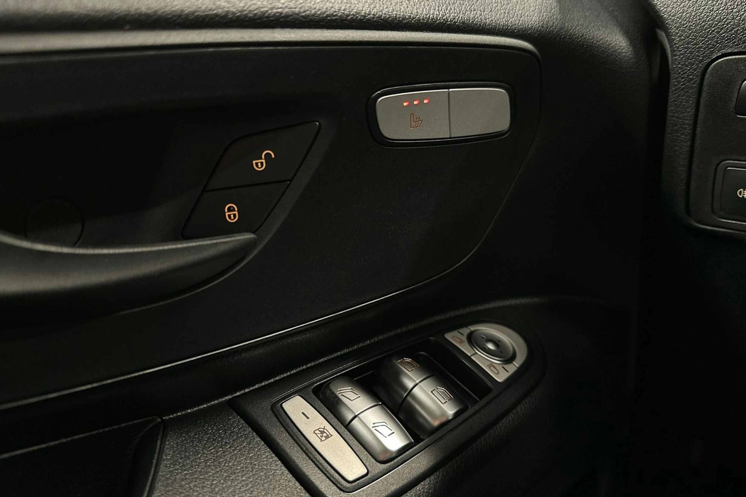 musta Mercedes-Benz Vito 2022 kuva 17.