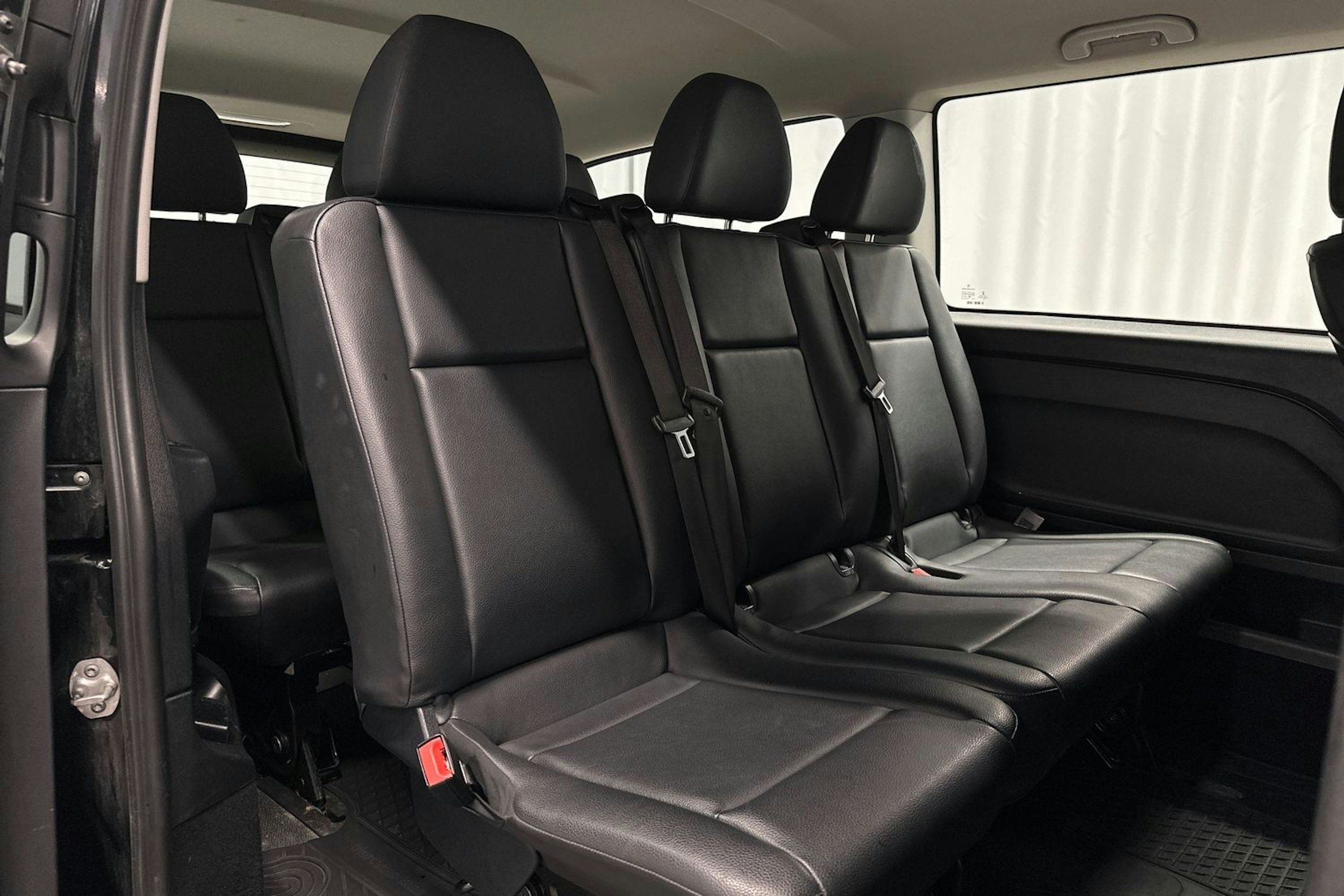 musta Mercedes-Benz Vito 2022 kuva 22.