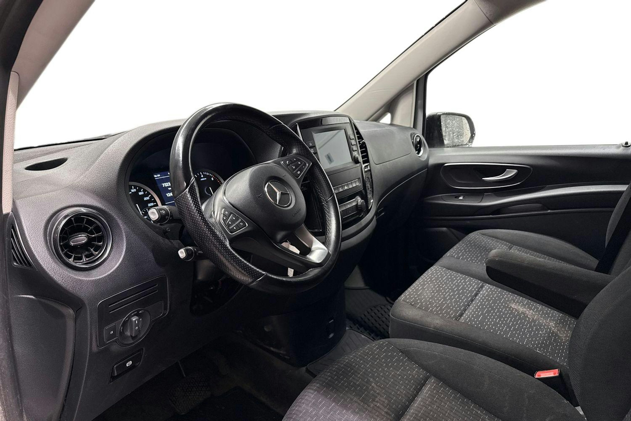 Valkoinen Mercedes-Benz VITO 2022 kuva 3.