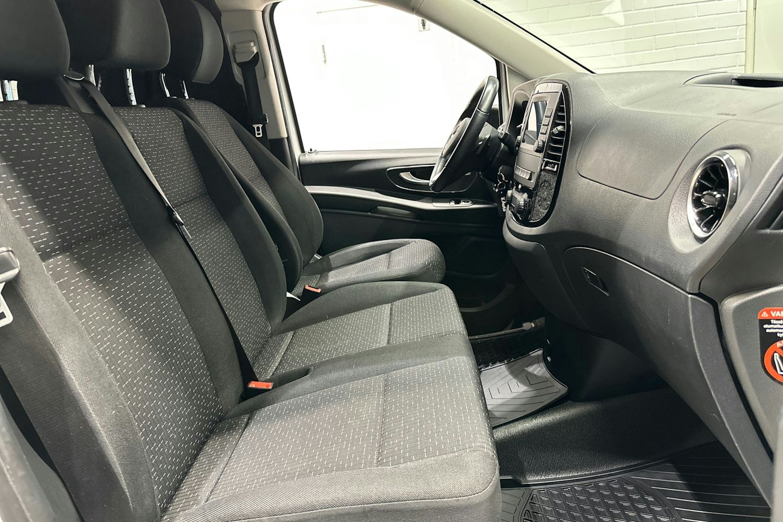 Valkoinen Mercedes-Benz VITO 2022 kuva 22.